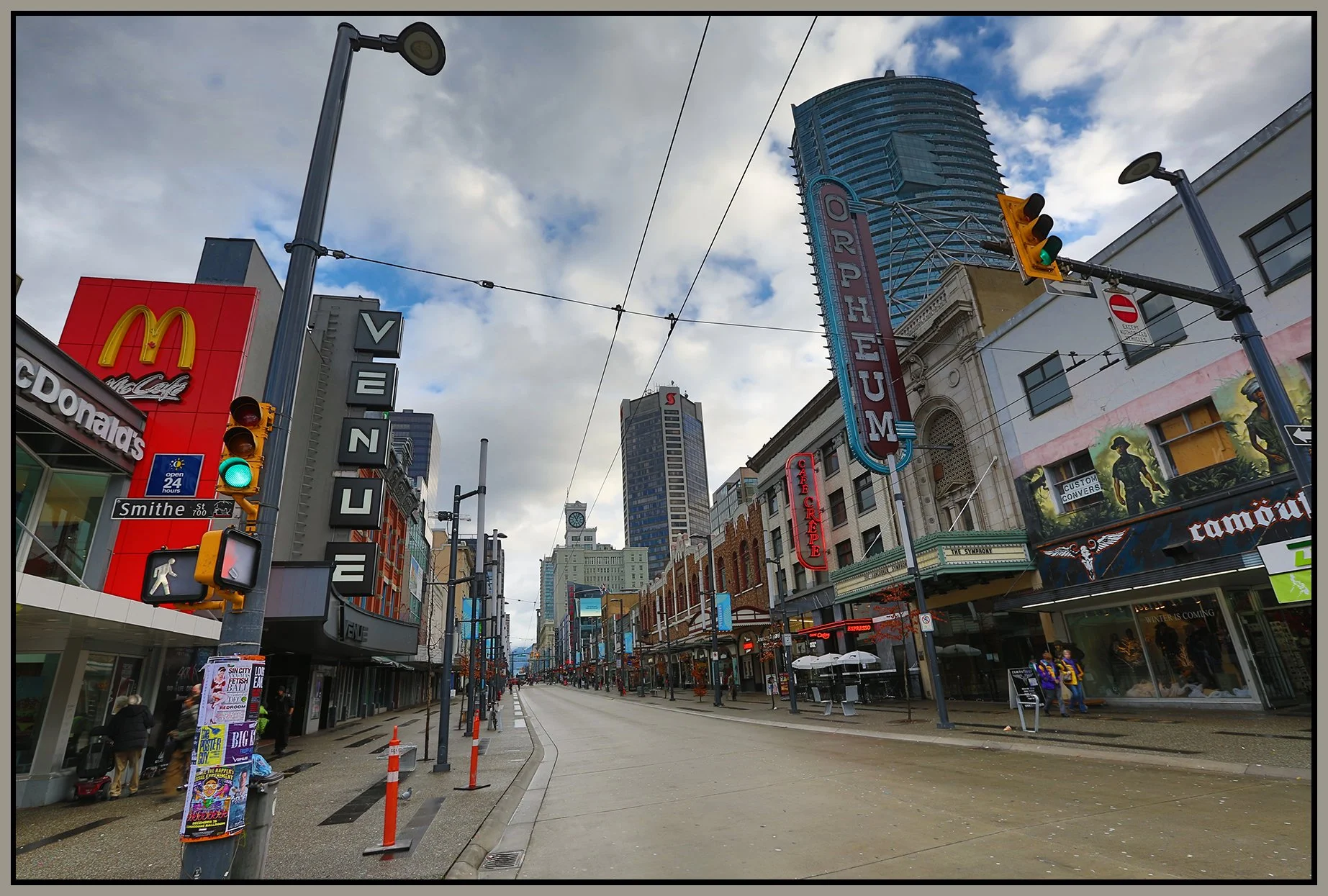800 Granville St LkgN_Dec_2013_HDR_D9554_4x6s.jpg