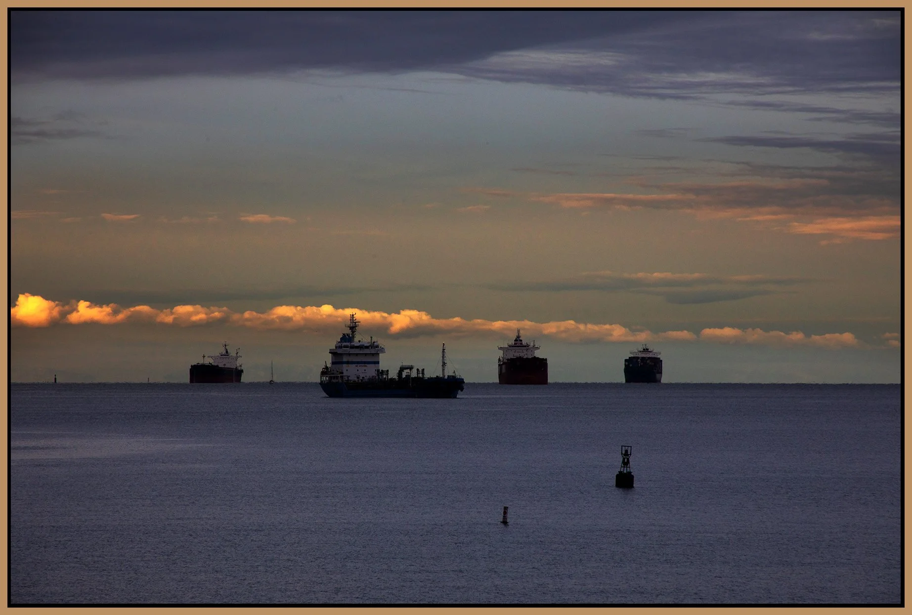 English Bay Ships_Dec 17_2021_CR2_4G5364_peCntrst_4x6s.jpg