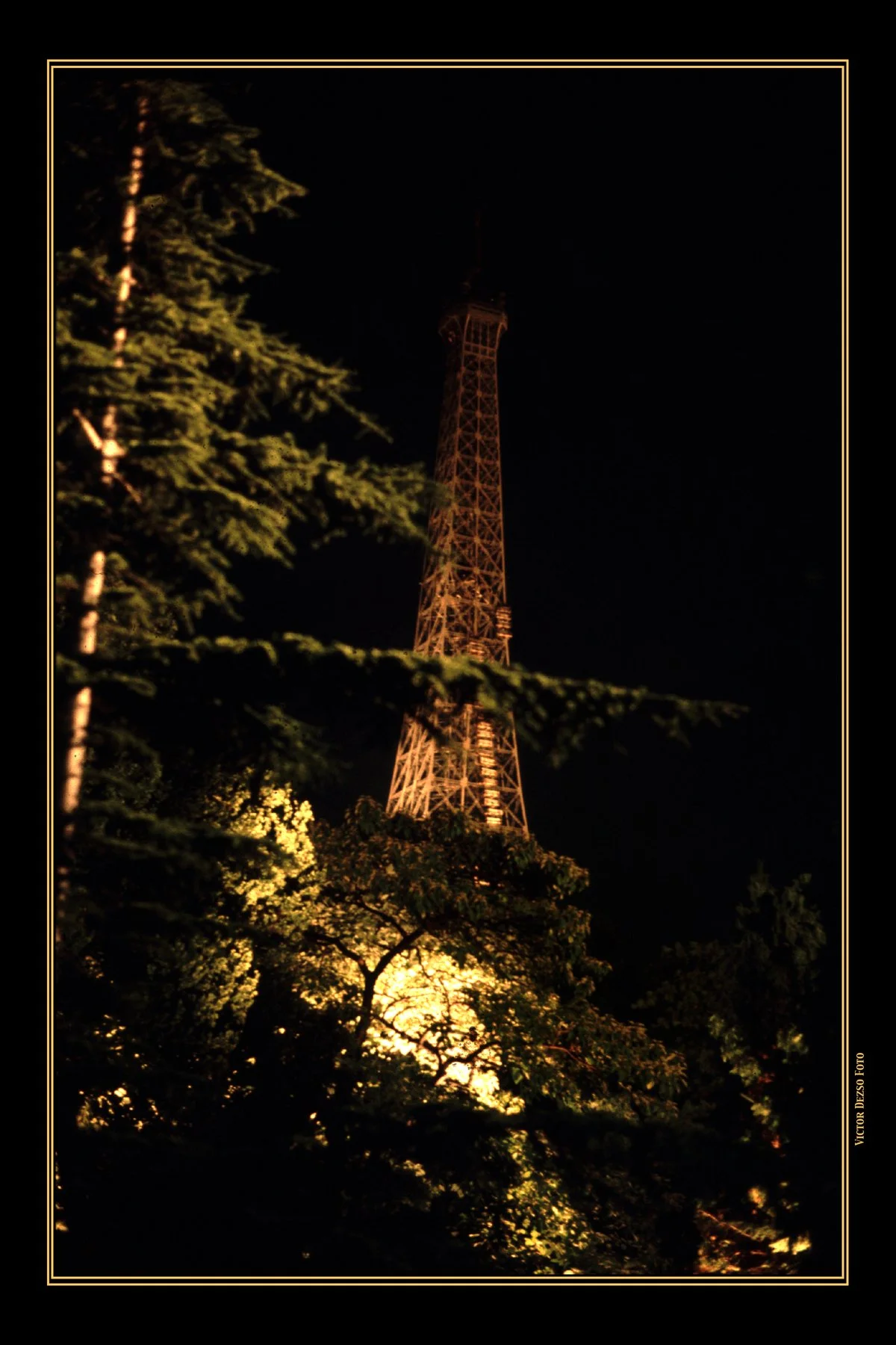 Eiffel Tower_2_4x6.jpg