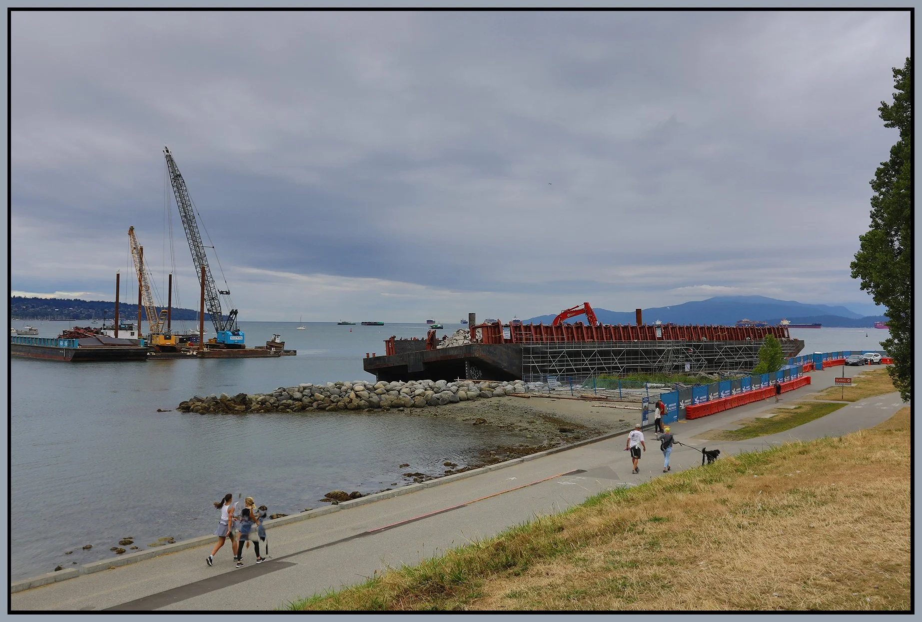 English Bay Barge_Aug 13_2022_HDR_5B5911_4x6s.jpg