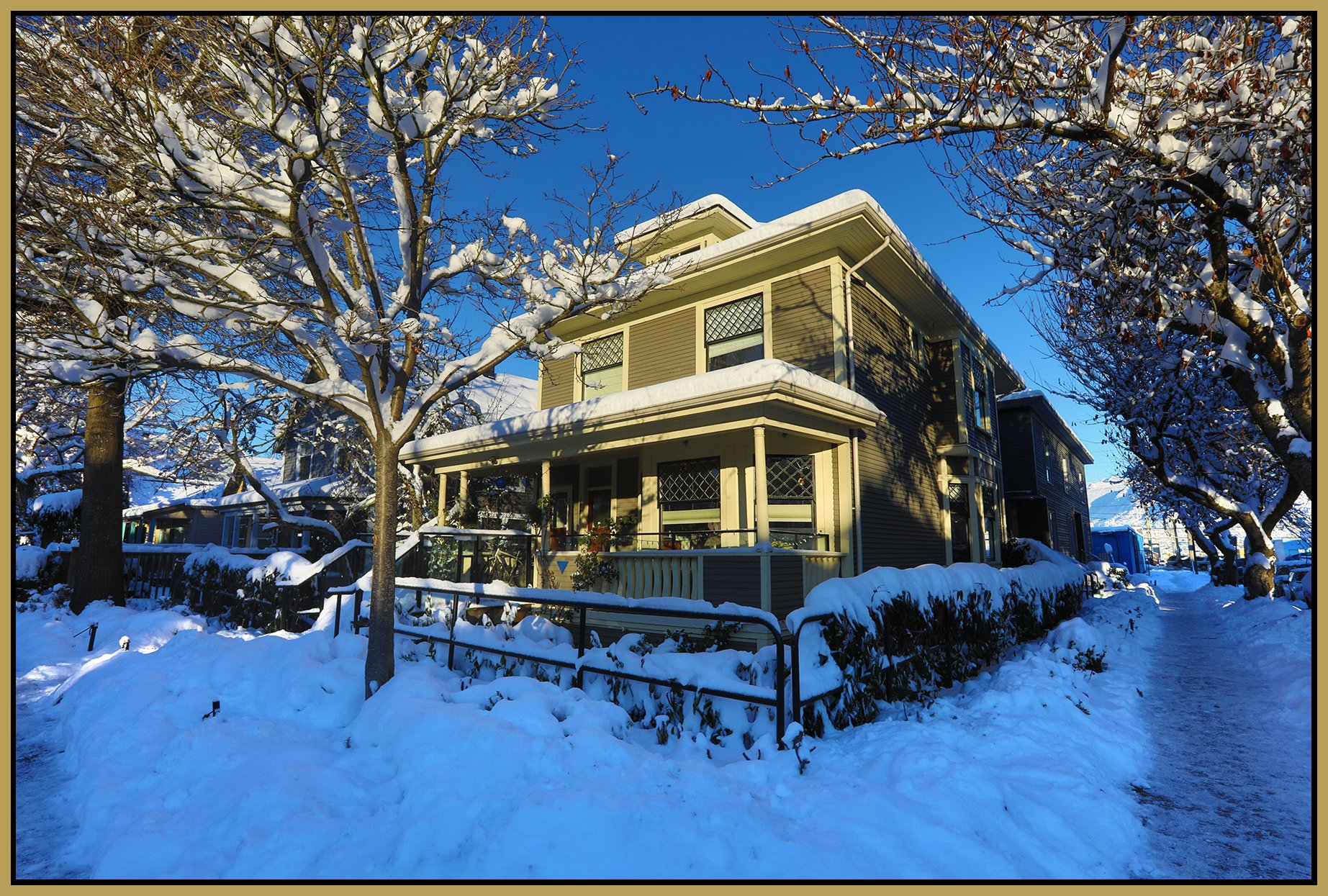 799 E Pender St_Strathcona in Snow_Dec 21_2022_HDR_5D0363_4x6s.jpg