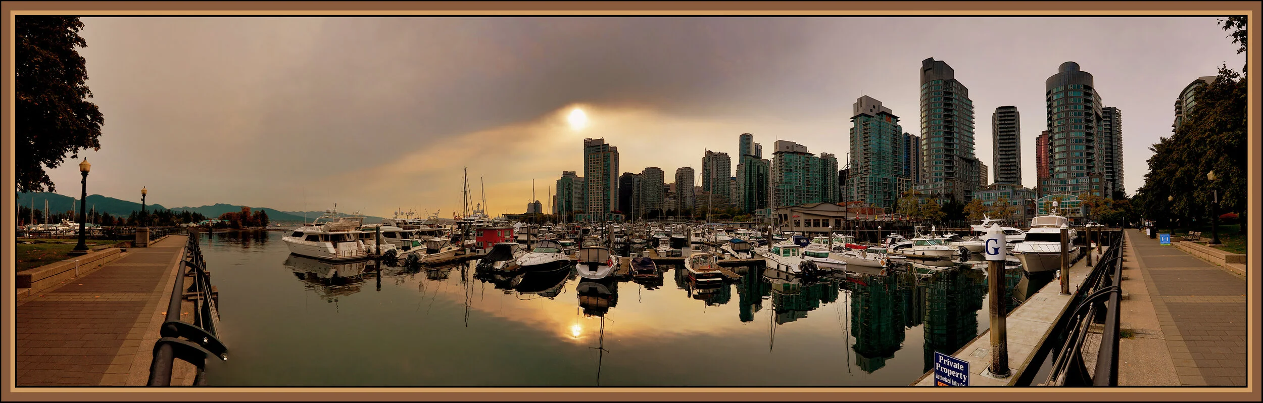 Coal Harbour Boats_Oct 1_2020_HDR_Pan_4G5843_1_peWL_FbColBalD_4x12s.jpg