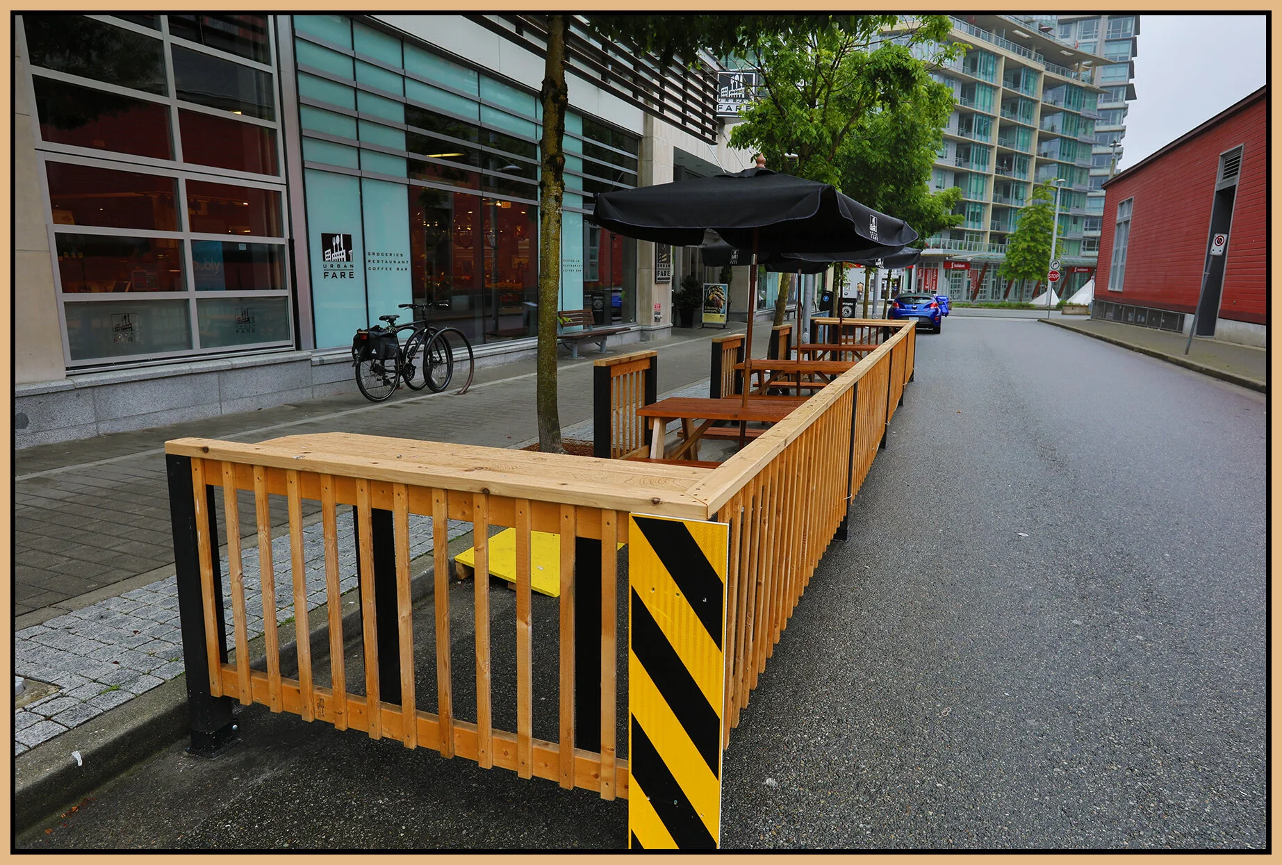 Curbside Seating The Village_May 24_2021_HDR_4G9082_4x6s.jpg