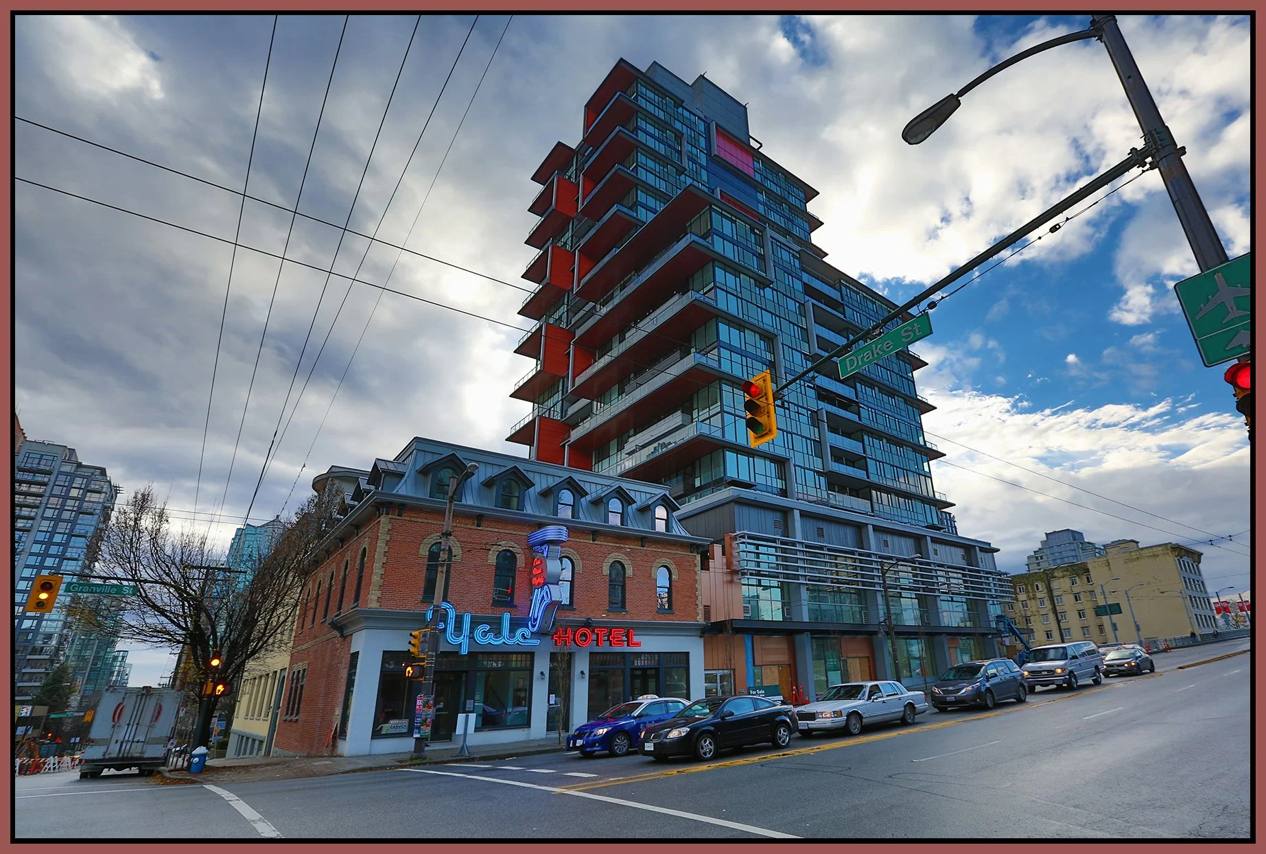 1304 Granville St The Yale_Dec_2013_HDR_D9590_4x6s.jpg