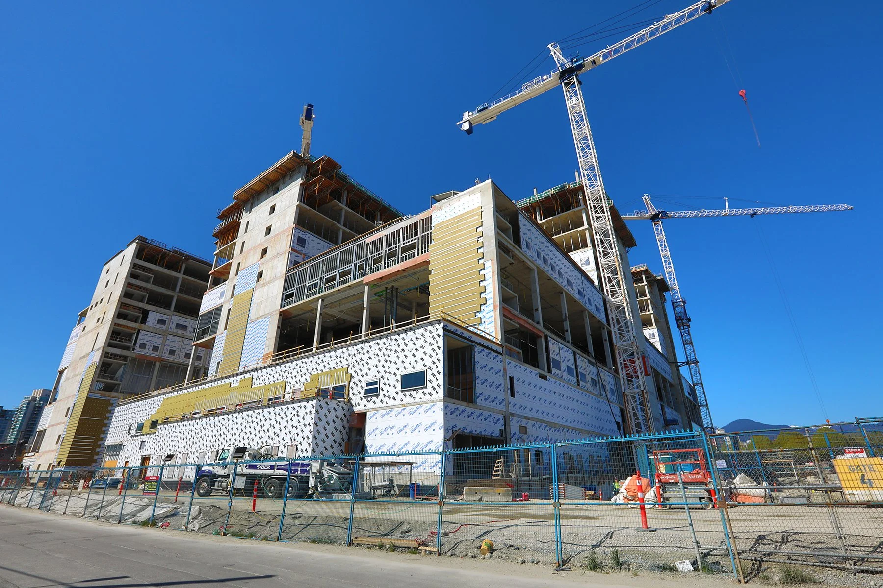 New St.Paul's Hospital Const_Apr 19_2024_HDR_4H7070_4x6.jpg