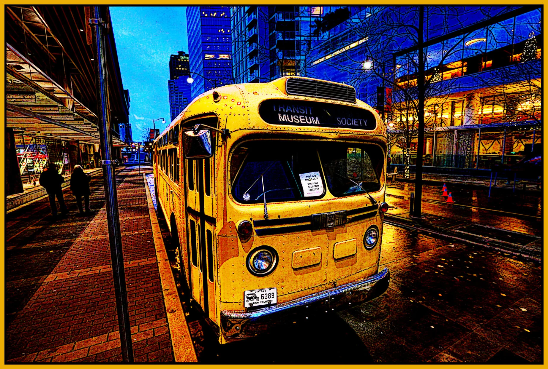 Vintage Bus_Nov 27_2014_HDR_F7981_peParisink_4x6s.jpg