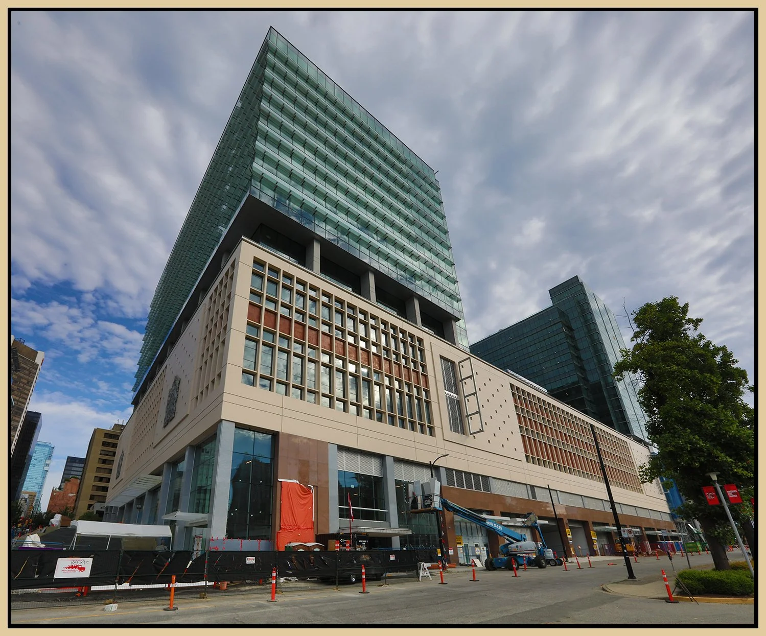 399 W Georgia St The Post Amazon_Aug 1_2022_HDR_Pan_5B4842_4x5s.jpg