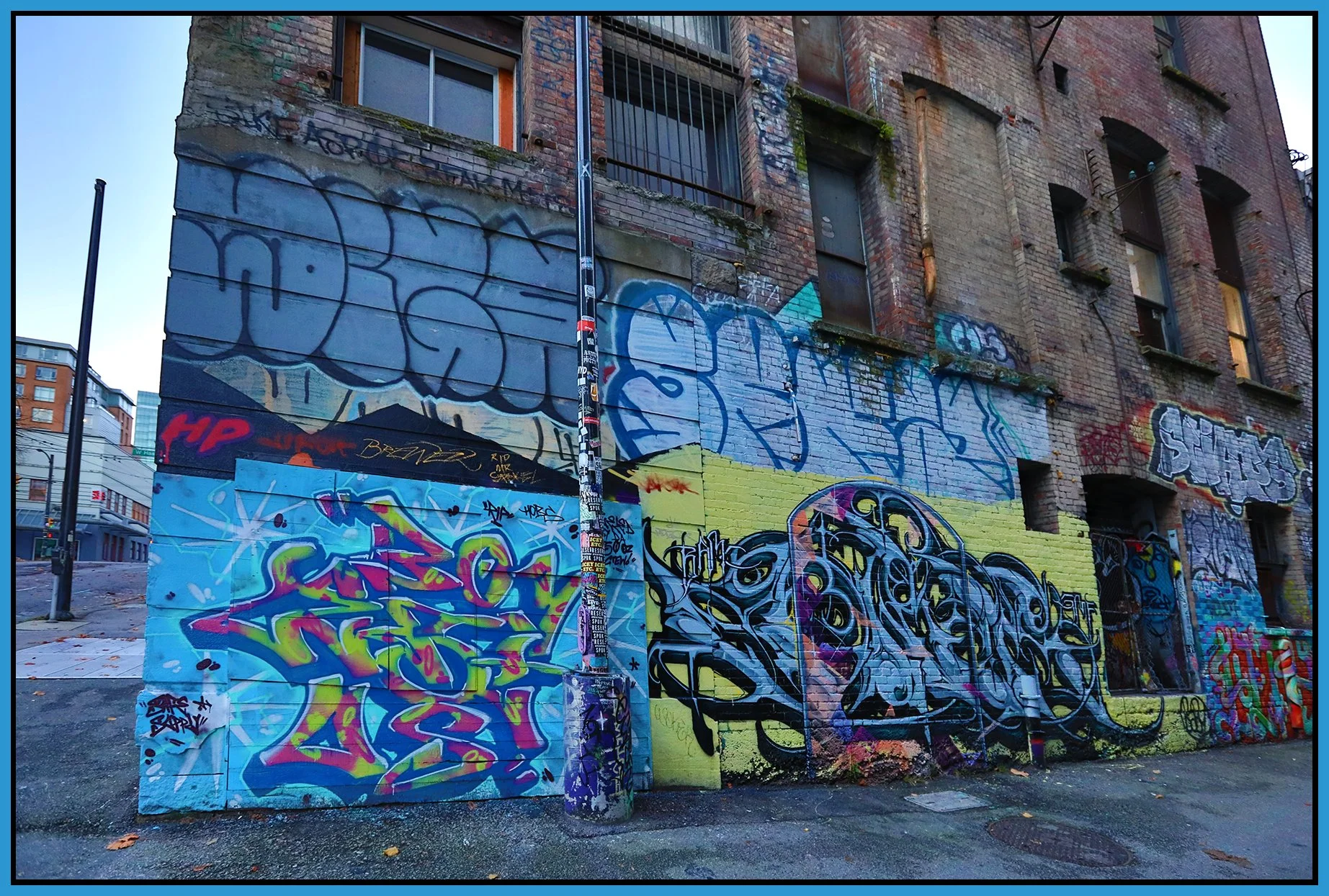 Gastown Alley Graffiti_Nov 27_2022_HDR_5C8187_4x6s.jpg