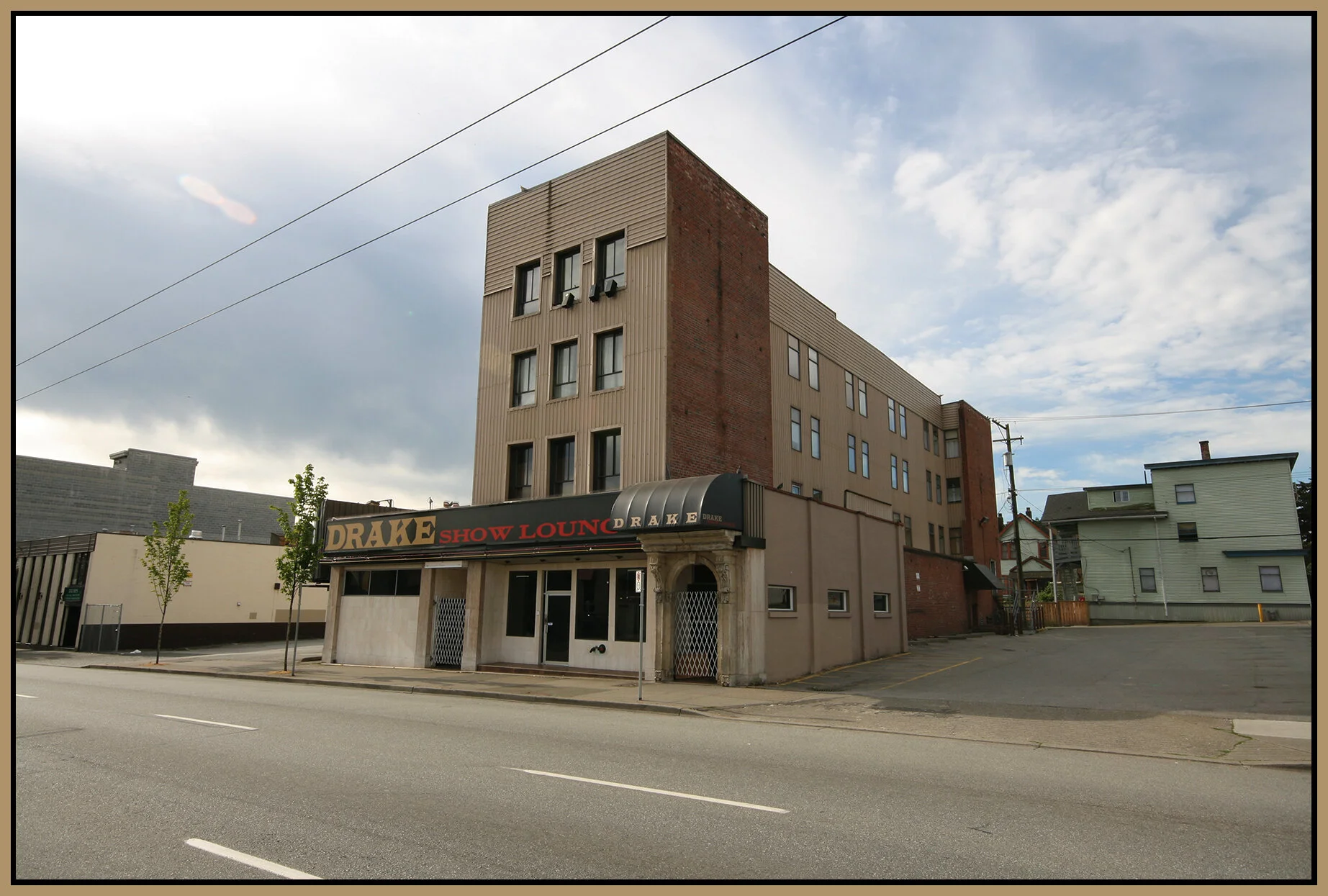 600 Powell Drake Show Lounge_1052_4x6s.jpg