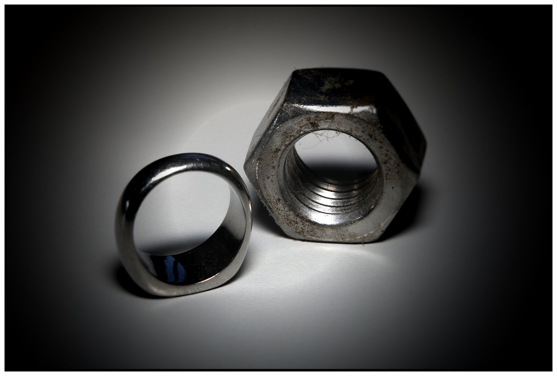 Stainless Steele Ring_4G1021_peCntrstVign_4x6s.jpg