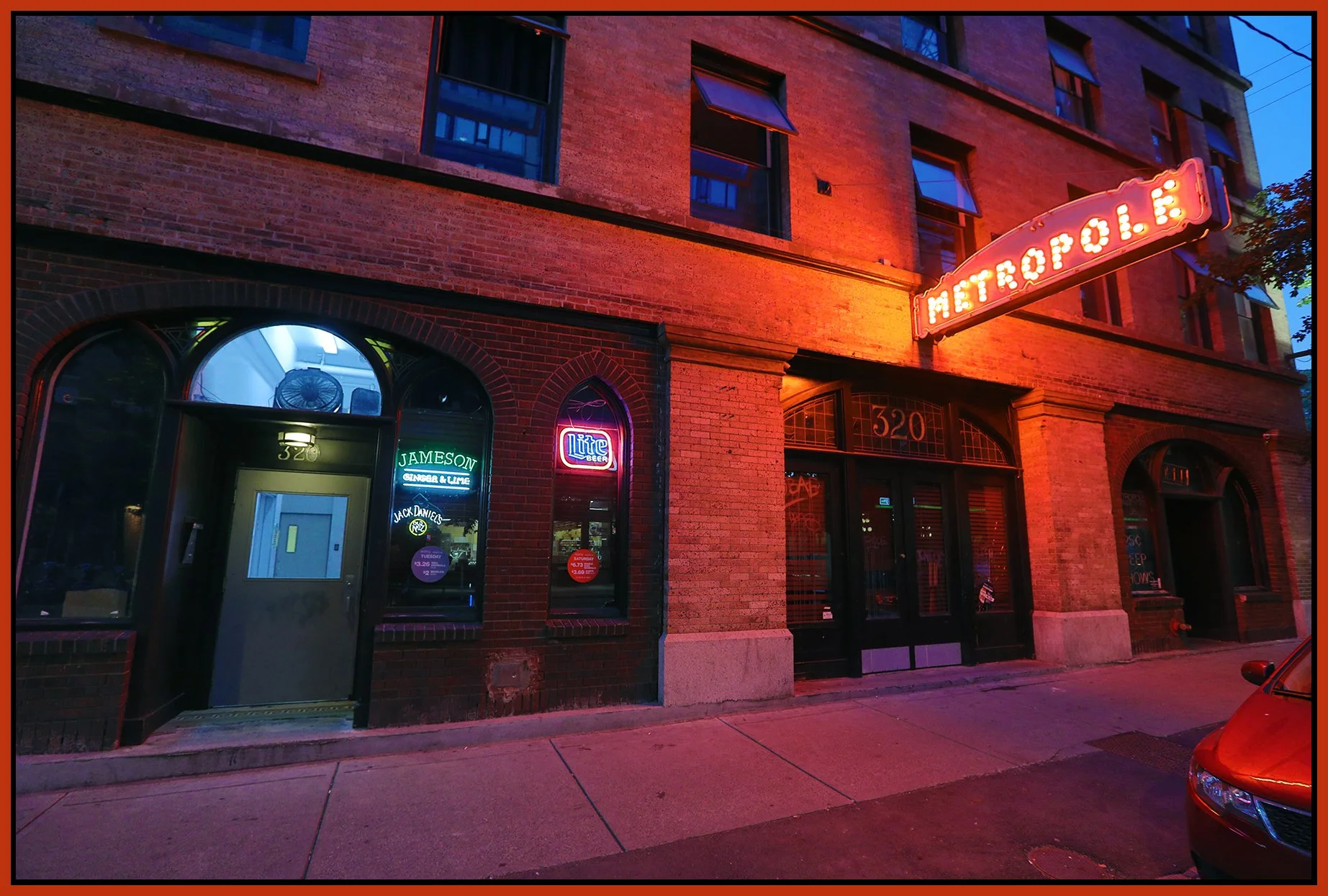 Metropole on Abbot St_Jul 28_2022_HDR_5B3370_4x6s.jpg