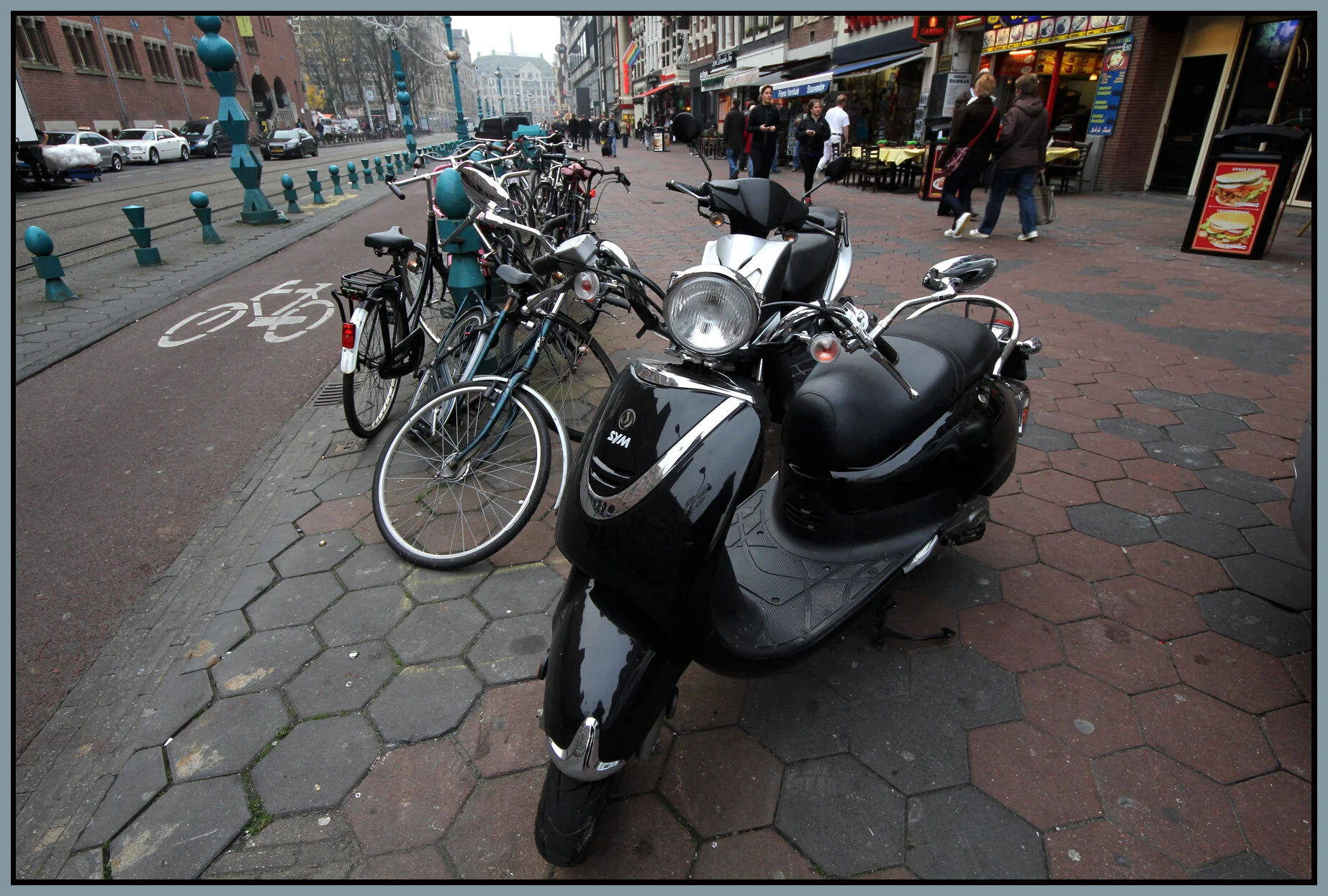 Scooter in Amsterdam_Nov 8_2011_1728_4x6s.jpg