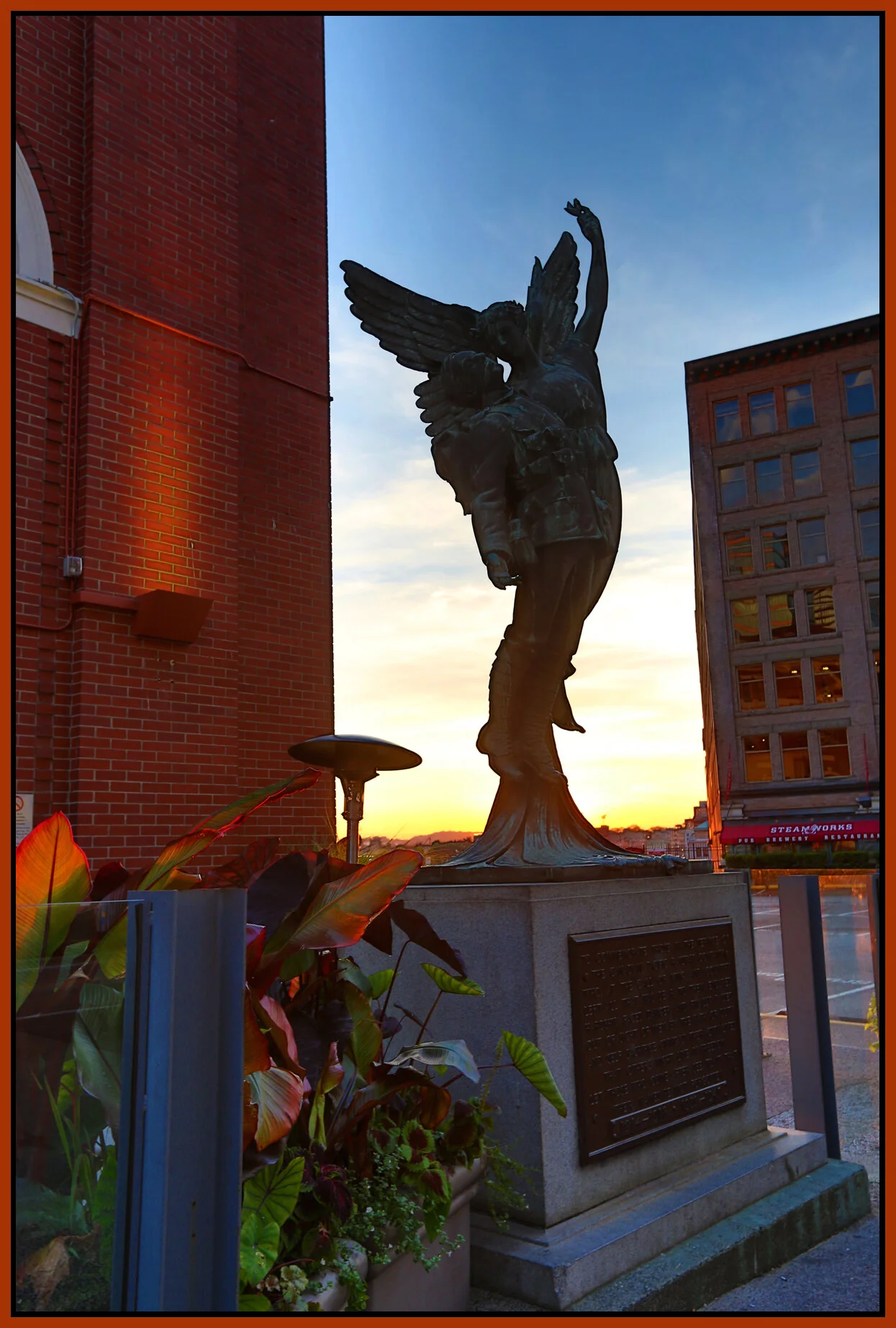 Gastown Statue_Oct 4_2013_HDR_B9958_4x6s.jpg