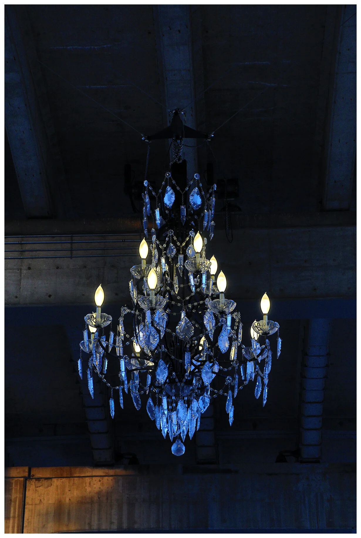 1500 Granville St Chandelier_Mar 3_2021_HDR_4G5502_4x6s.jpg