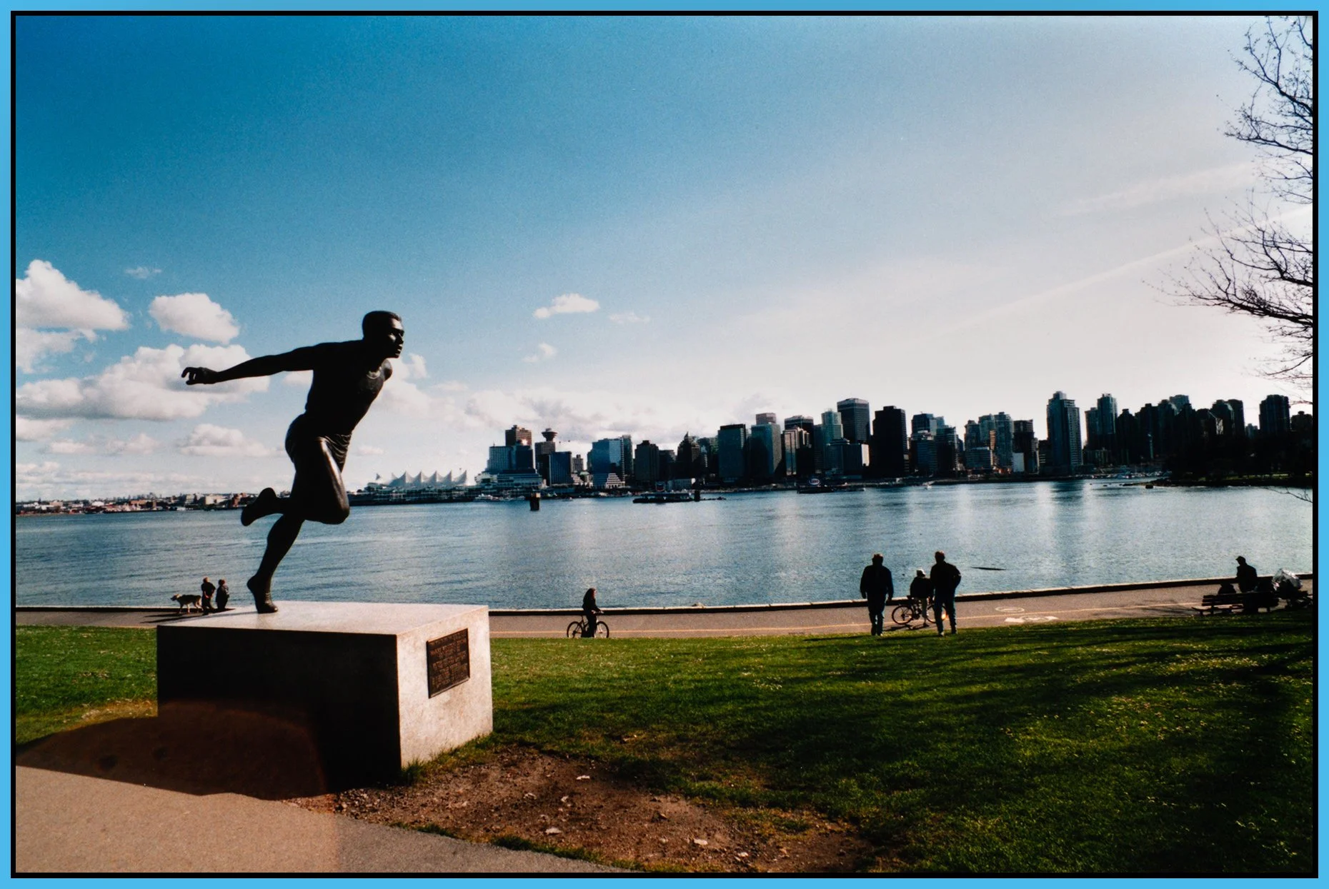 Stanley Park Runner Lkg SE_Apr 2002_2106_4x6s.jpg