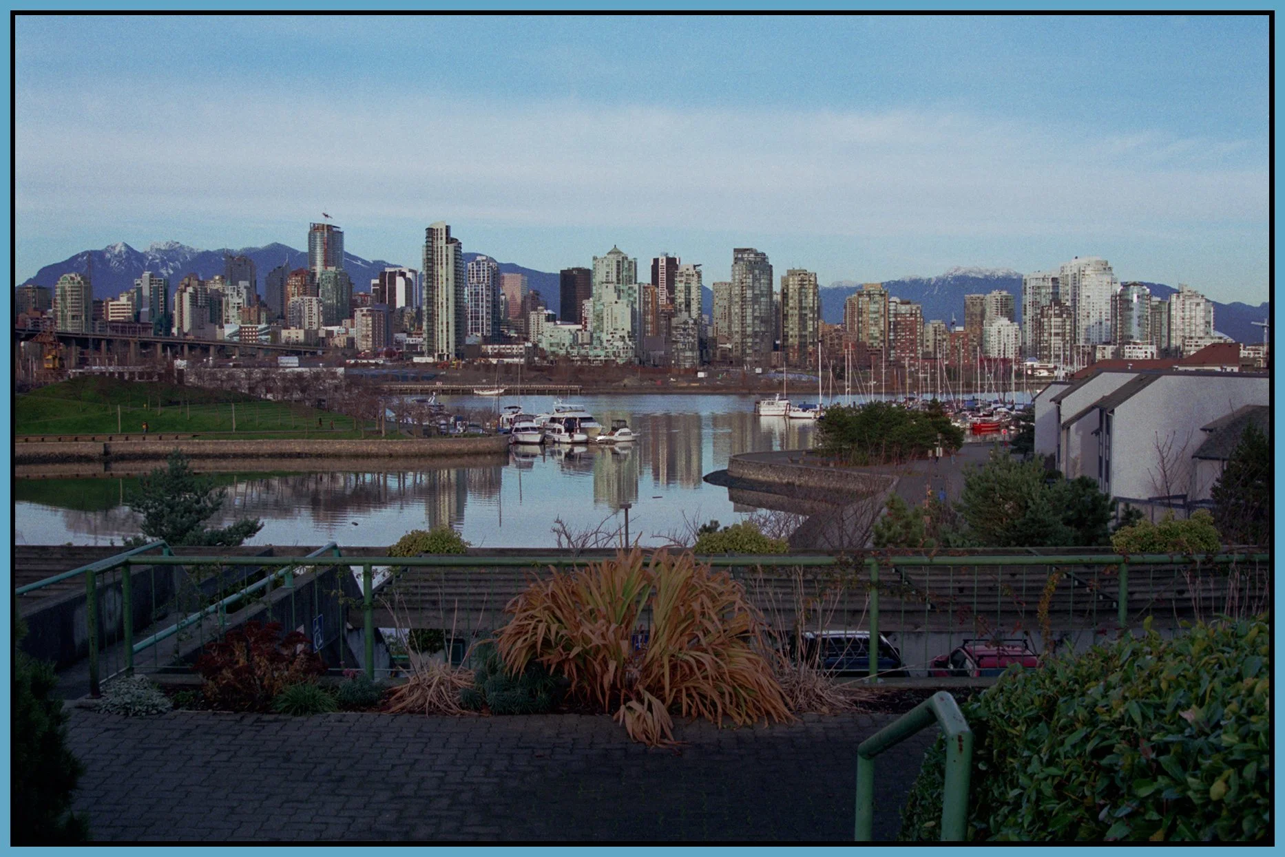 1 View_Dec 3_2000_29_4x6s.jpg