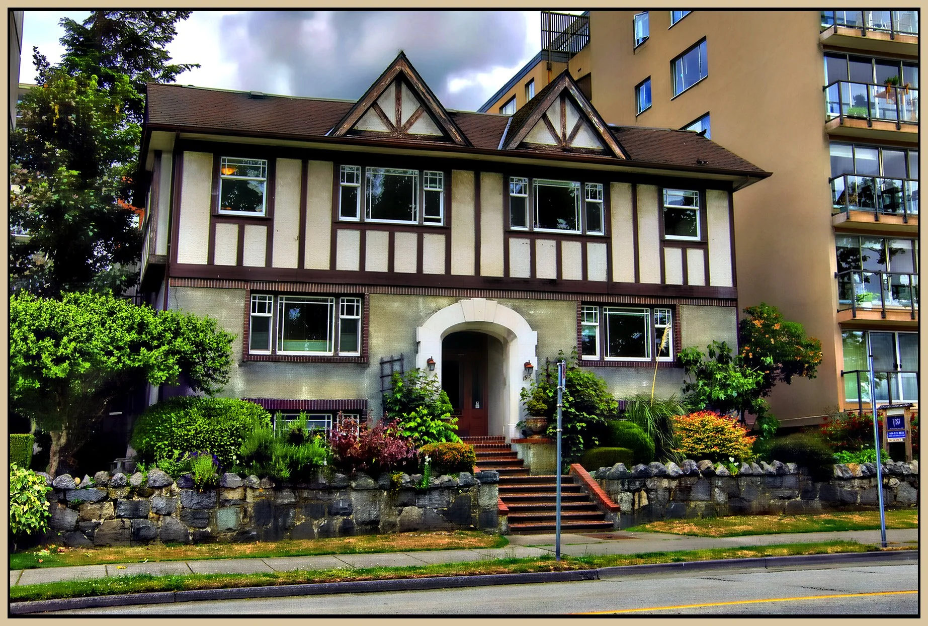 1519 Beach Ave_Jun 5_2026_HDR_4L4839_peHdr2013_1_4x6s.jpg