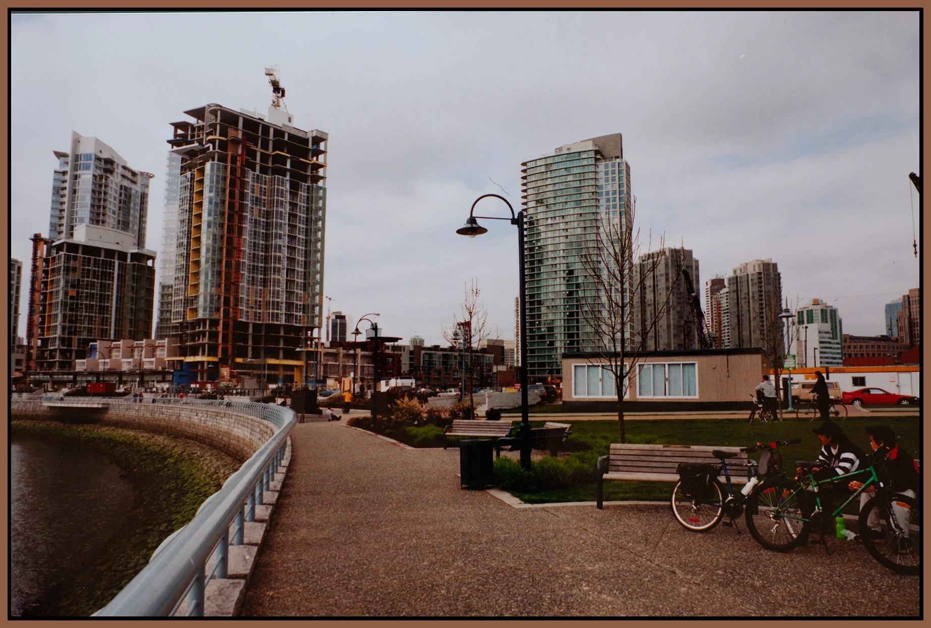 1000 Marinaside Crescent Const_Apr 2000_9166_4x6s.jpg