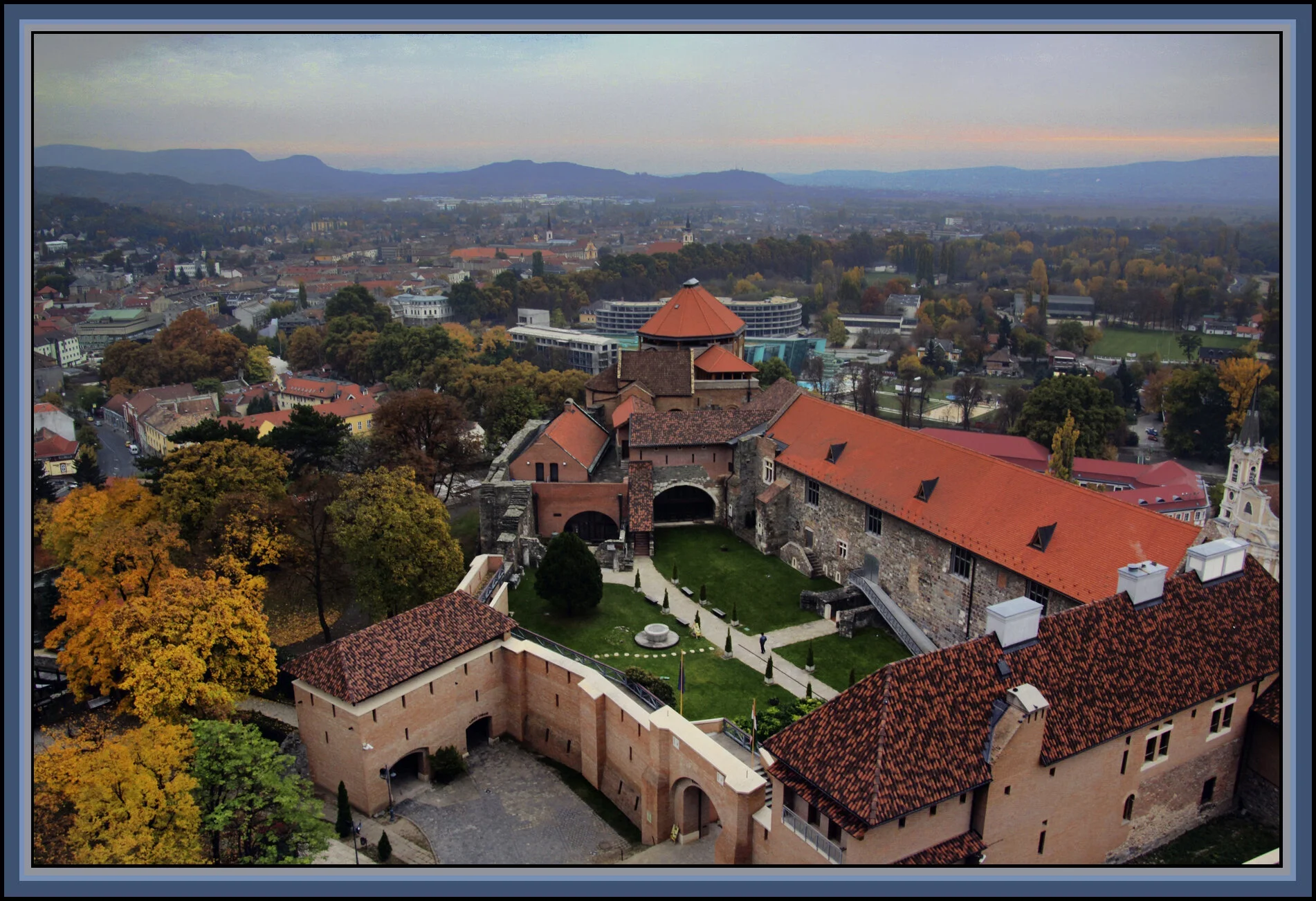Esztergom_Oct 30_2011_3372_peLd_4x6s.jpg