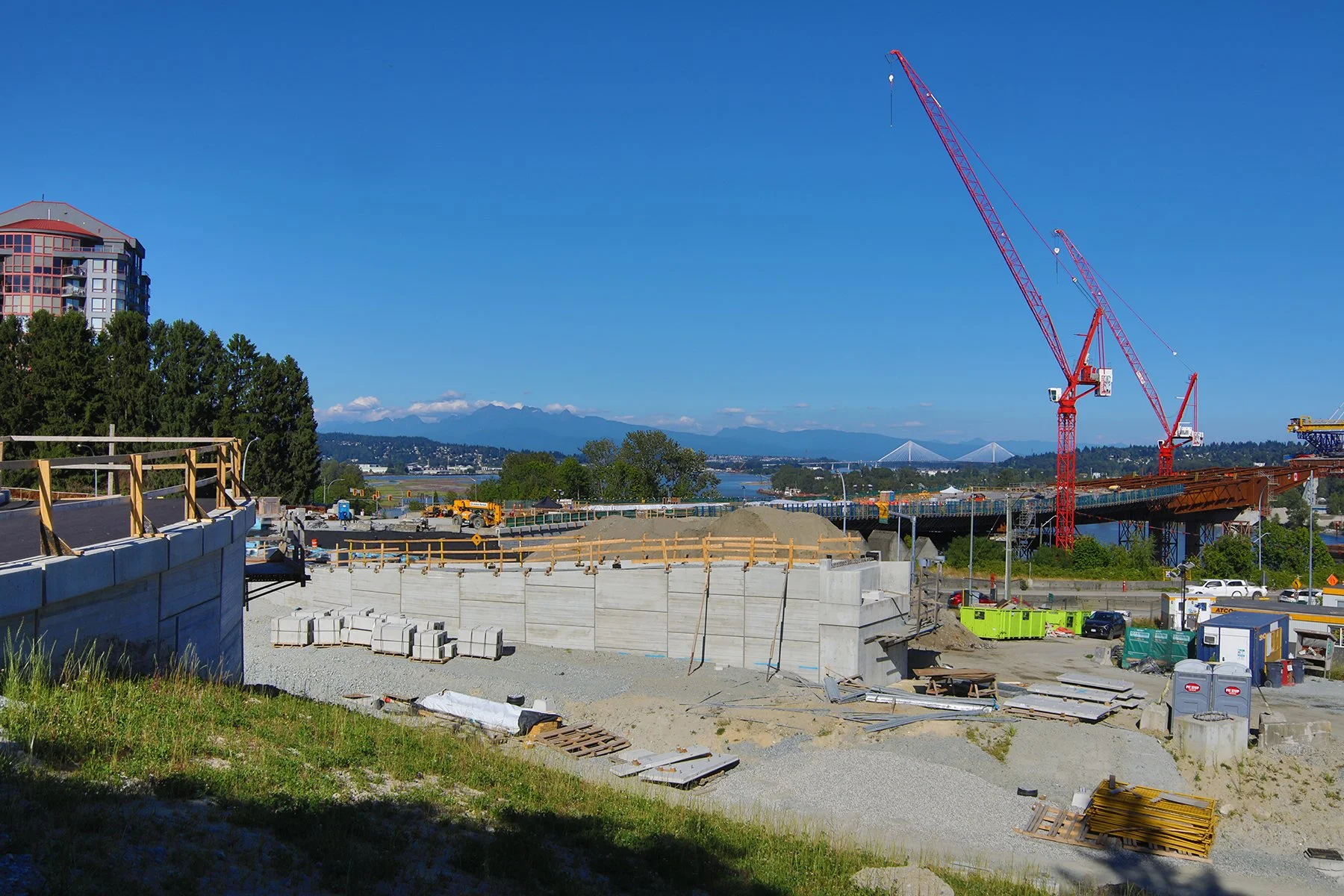 New Pattullo Bridge Const_Jul 24_2025_HDR_4J8485_4x6.jpg