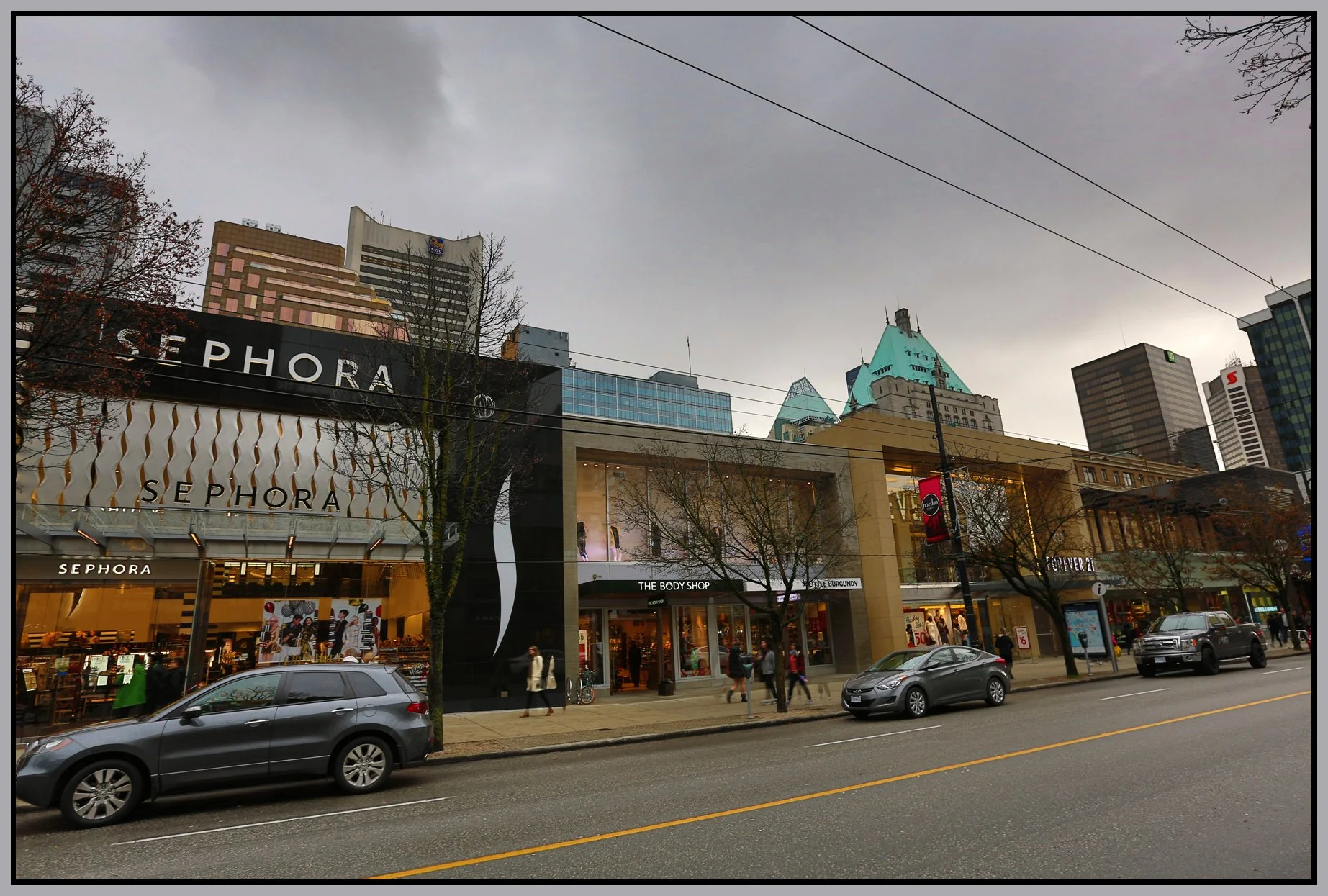 Robson St_Dec 20_2015_HDR_H9836_4x6s.jpg