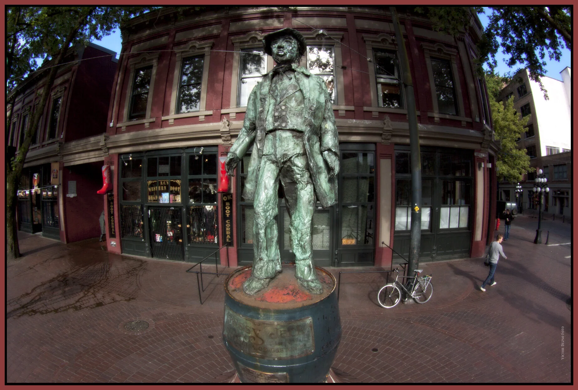 Gastown Gassy Jack_July 5_2010_7542v_4x6s.jpg