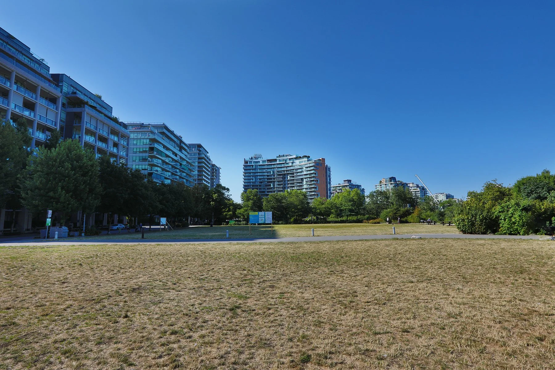 Hinge Park False Creek_Jul 23_2025_HDR_4J8409_4x6.jpg