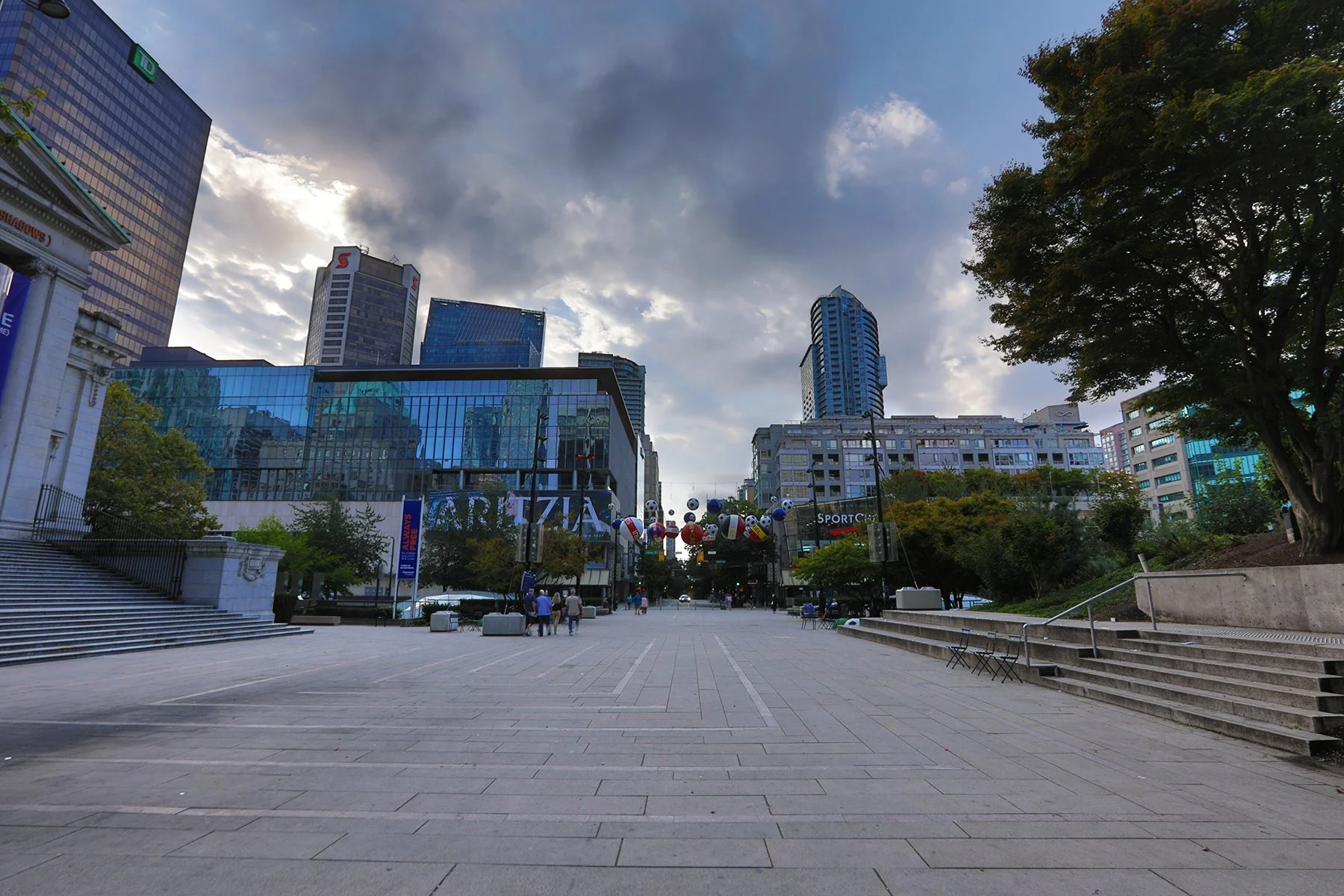 Robson Sq LkgE_Aug 22_2026_HDR_4L1136_4x6.jpg