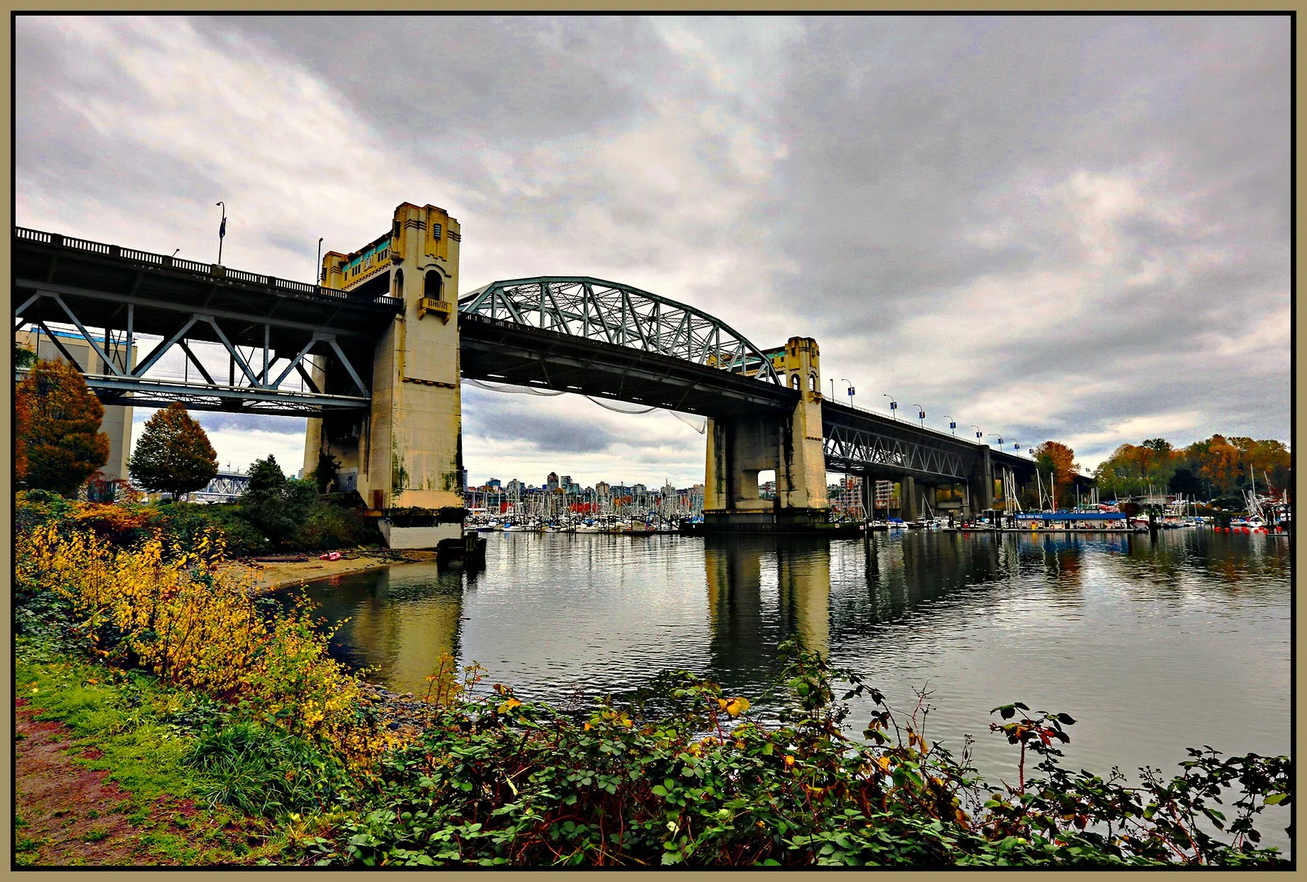 Burrard Bridge LkgSE_Nov 13_2015_HDR_H2090_peVenice_4x6s.jpg