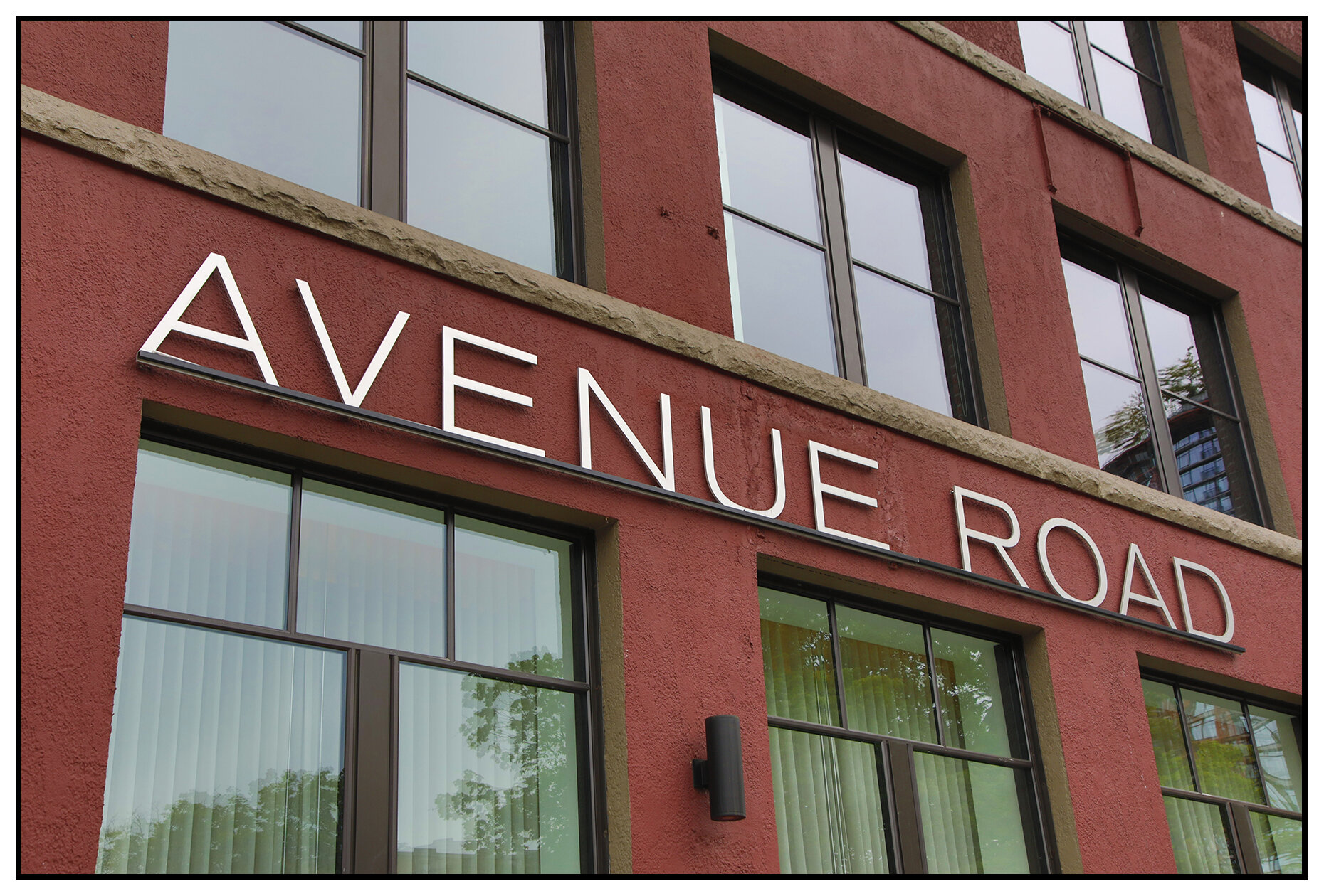 Avenue Road Sign_May 30_2021_HDR_4G9186_4x6s.jpg