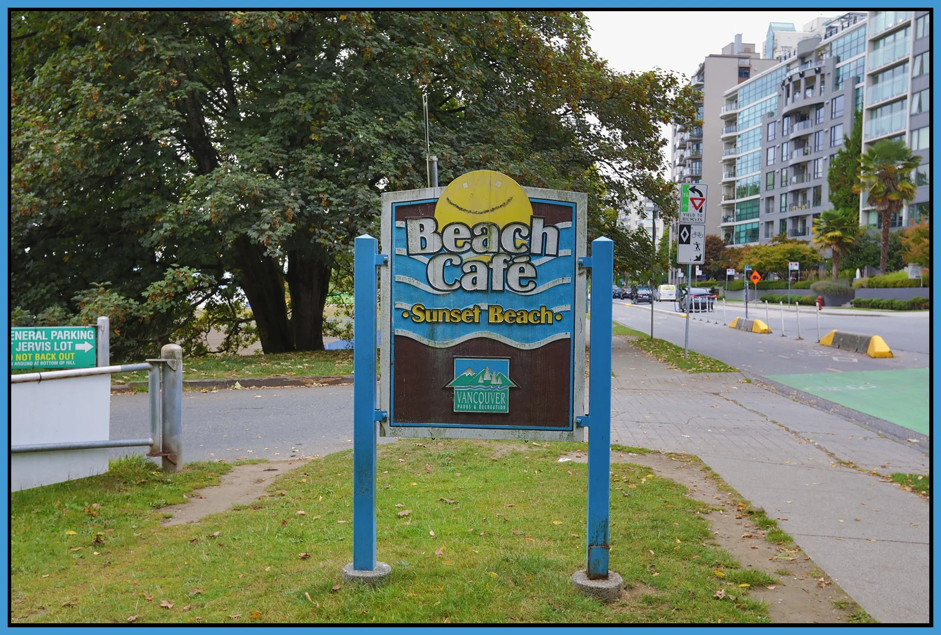 Beach Cafe Sign_Sep 24_2026_HDR_4L3588_4x6s.jpg