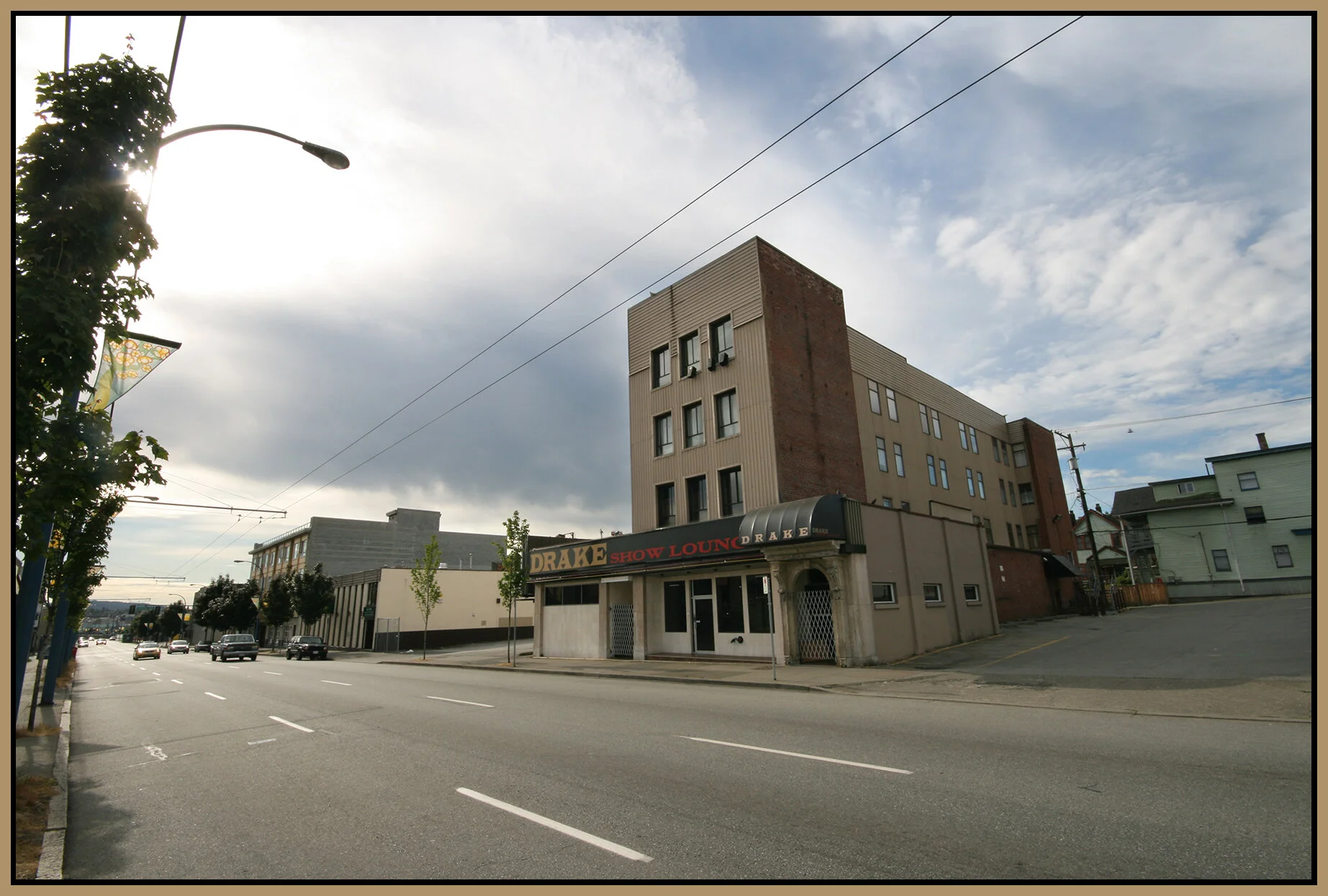 600 Powell Drake Show Lounge_1053_4x6s.jpg