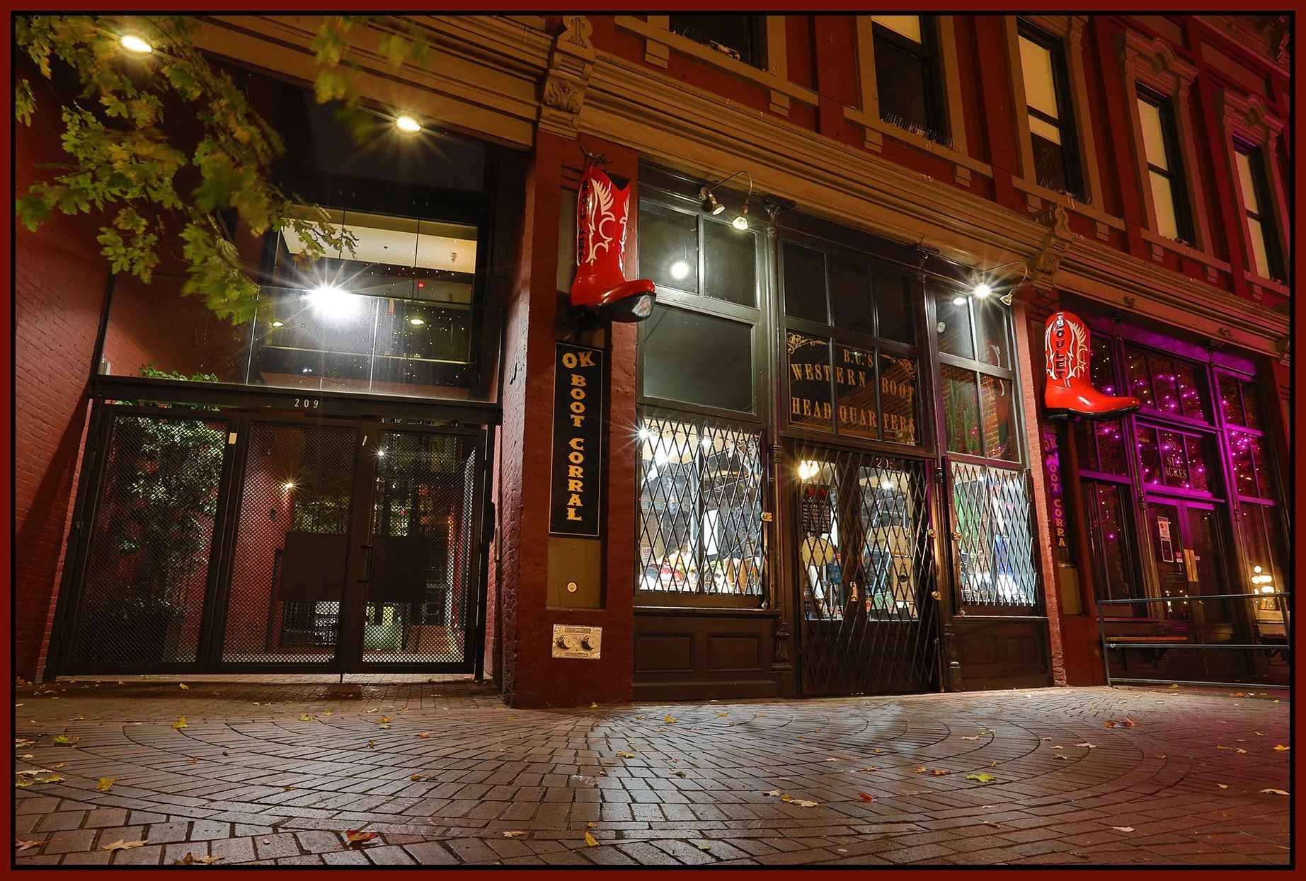 Gastown Maple Tree Sq_Oct 20_2021_HDR_5A7280_4x6s.jpg