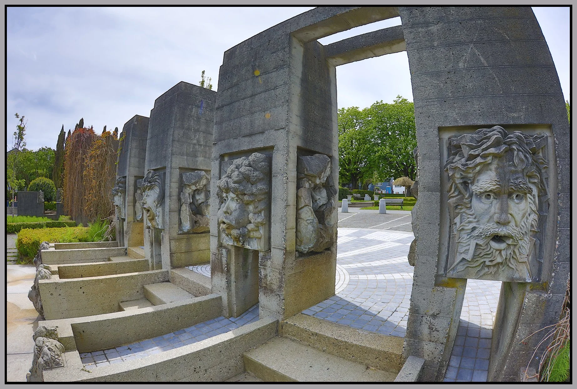 Italian Gardens Faces_May 11_2022_HDR_4G9353_4x6s.jpg
