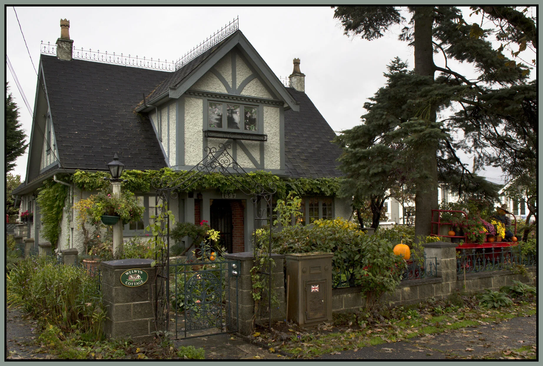 1697 E 22nd_Oct 24_2010_3416_4x6s.jpg