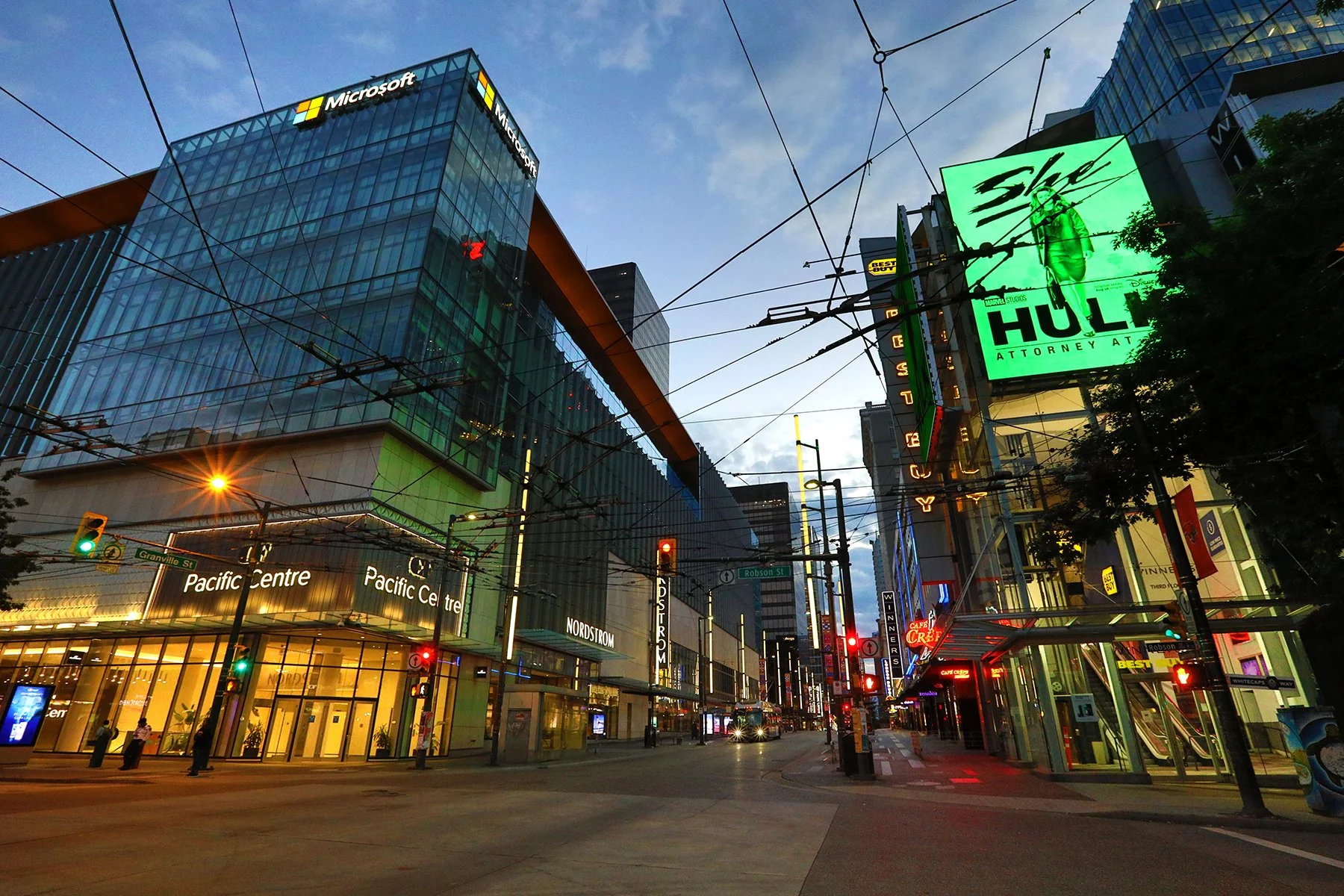 799 Granville St LkgN_Aug 11_2022_HDR_5B5515_4x6.jpg