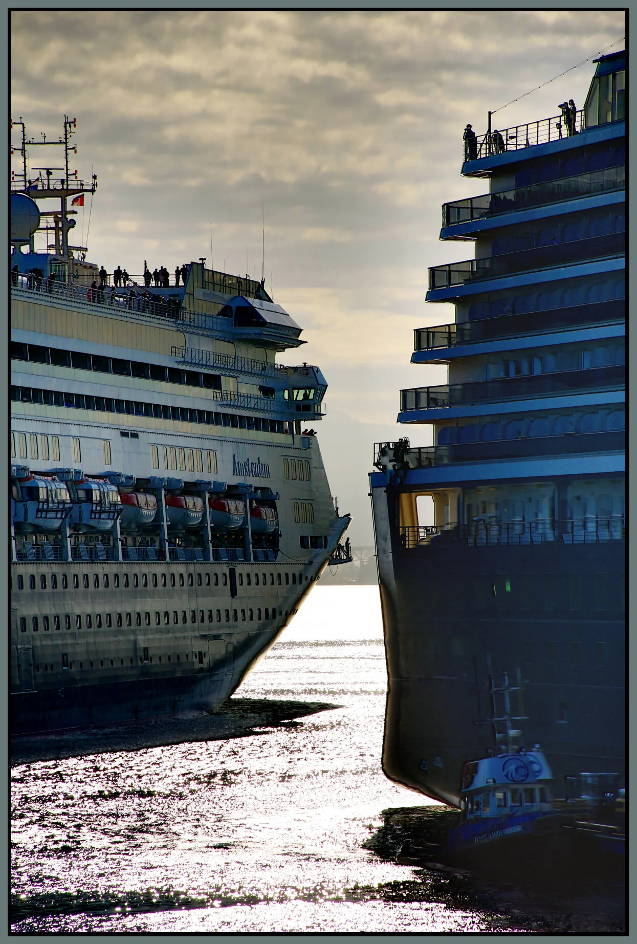 Canada Place Ships_May 30_2015_HDR_G5708_4x6s.jpg