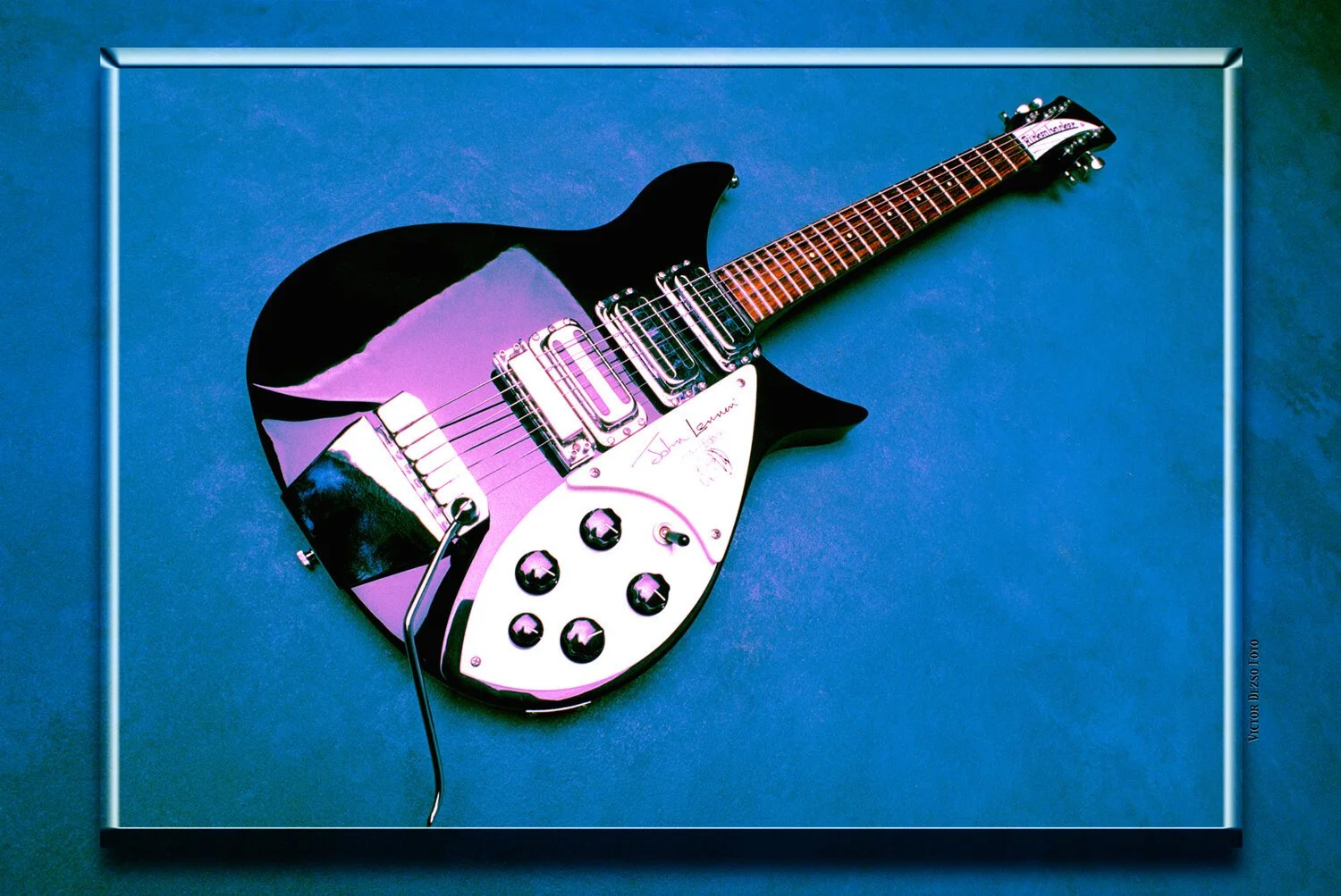Rickenbocker_21_4_4x6.jpg