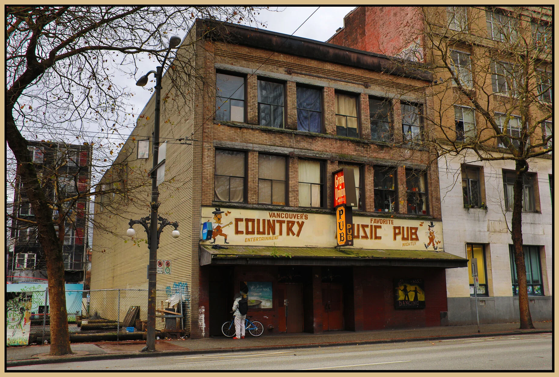 74 W Hastings Pub_Nov 19_2016_HDR_A8826_4x6s.jpg