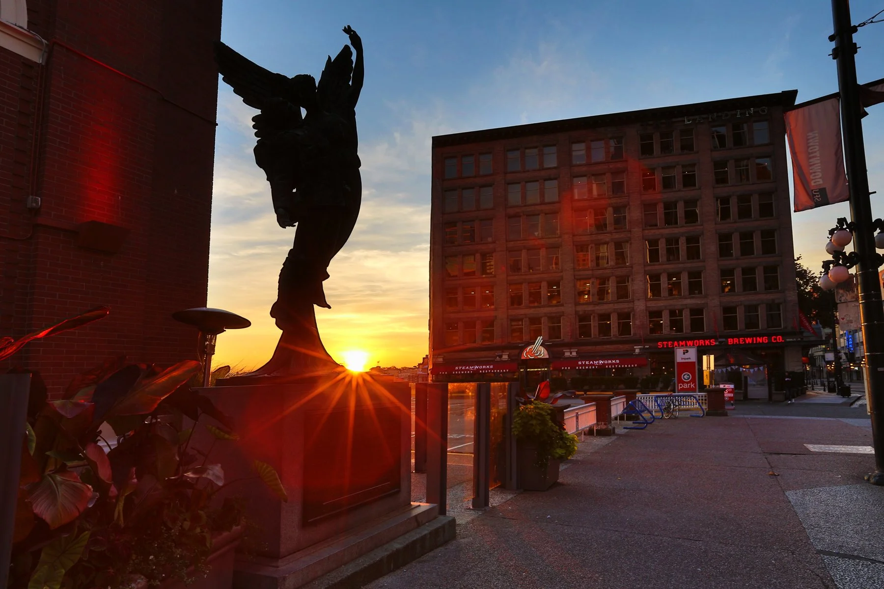 Gastown Statue_Oct 4_2013_HDR_B9982_4x6.jpg