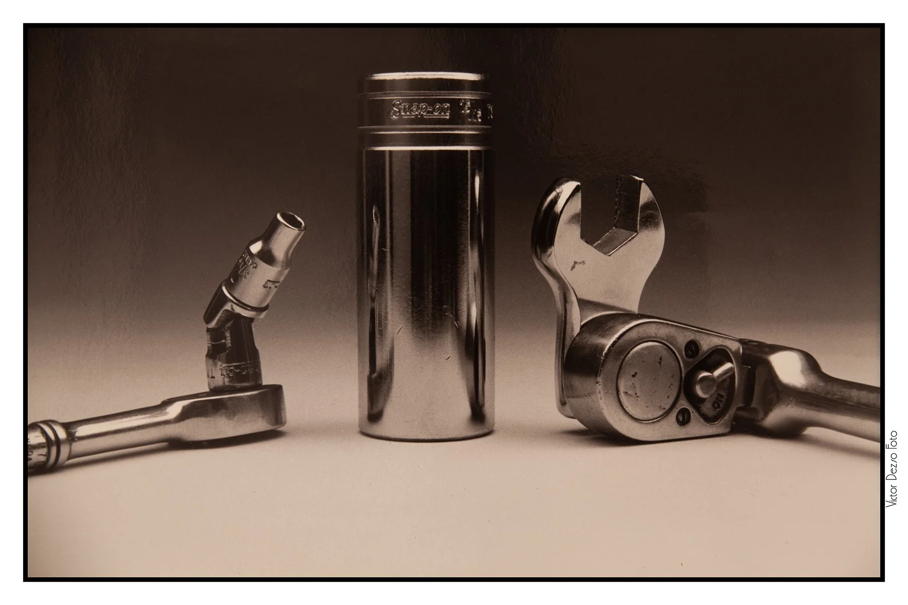 Tools_Jun 1977_CR2_2307_4x6s.jpg