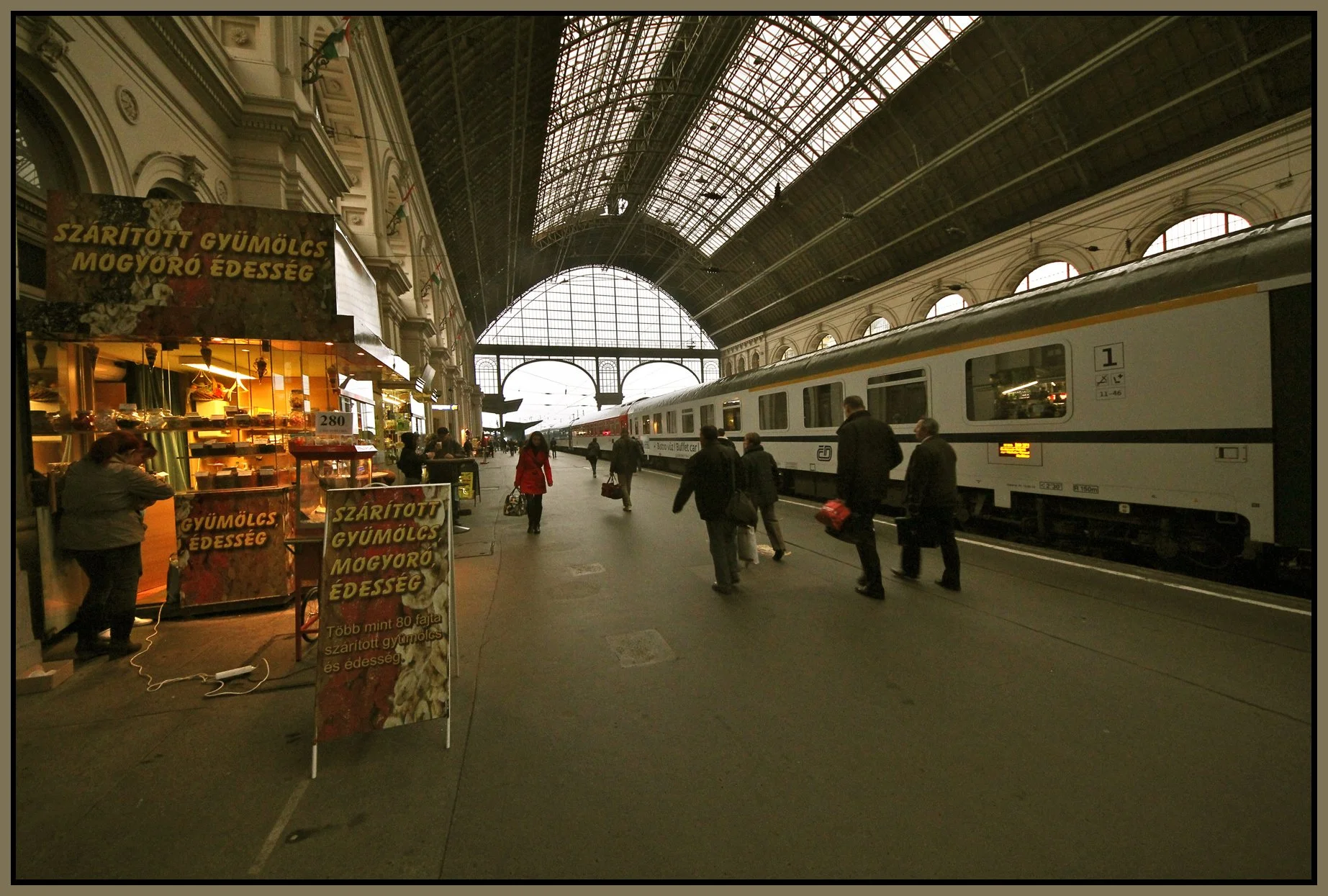 Kelleti Pálya_Oct 24_2012_5603_4x6s.jpg