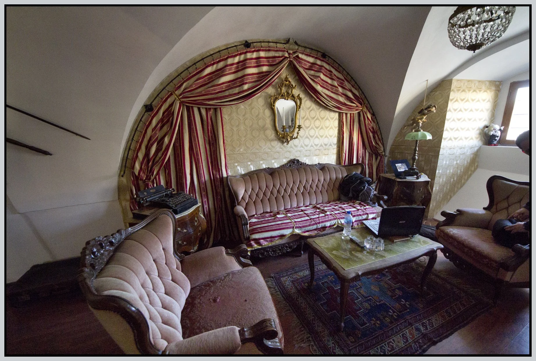 Váci müvészi studió_Oct 22_2011_4583_4x6s.jpg