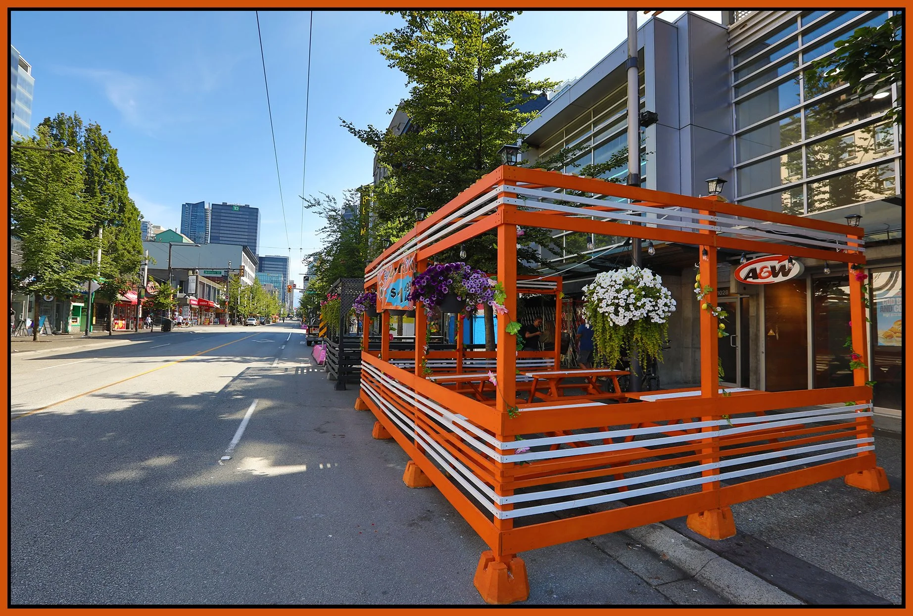 1028 Granville St Curbside Seating_Jul 27_2025_HDR_4J9149_4x6s.jpg