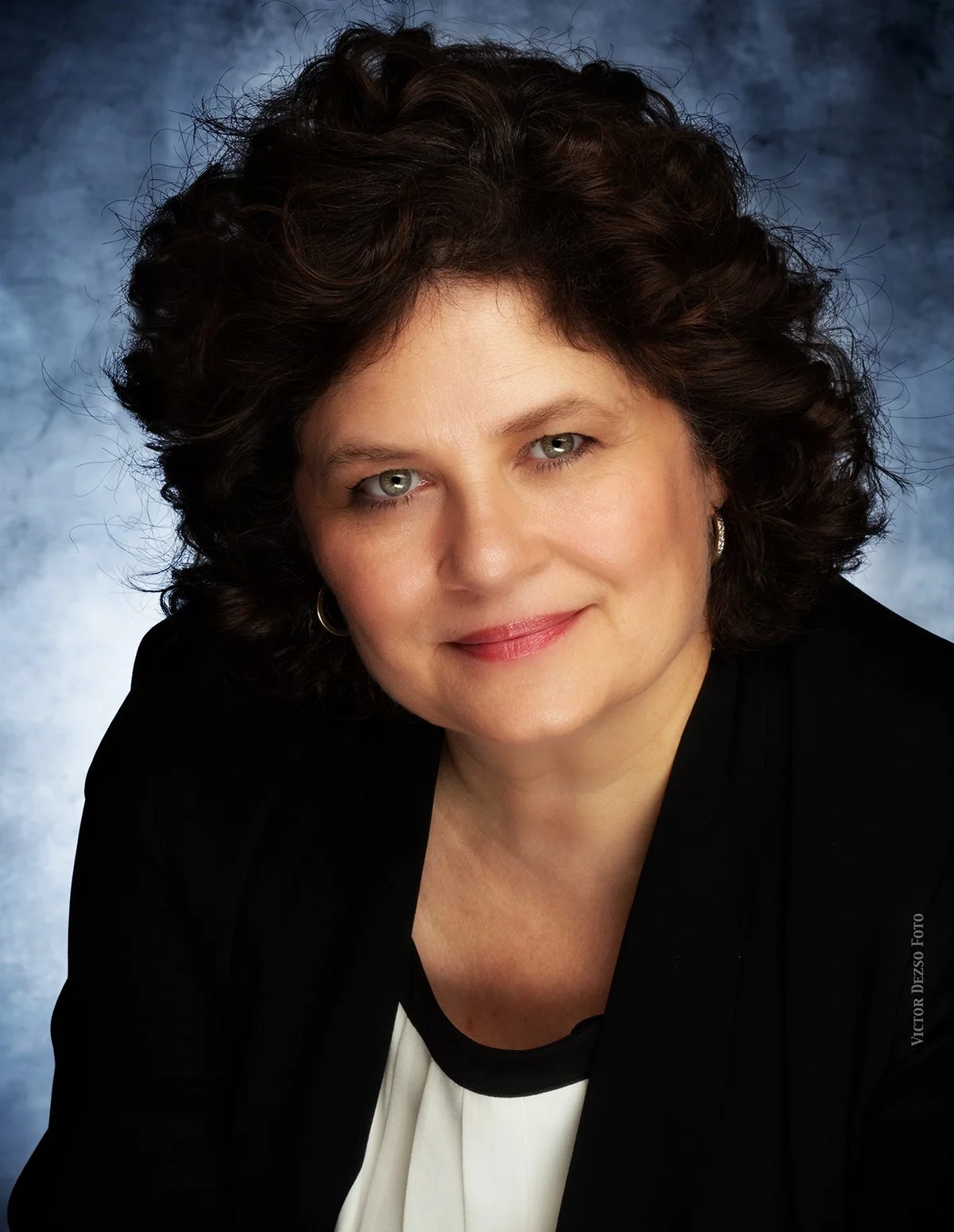 Helene Leone_Apr 14_2024_CR2_4H6851_pp_peSat&Glo_4x5.jpg