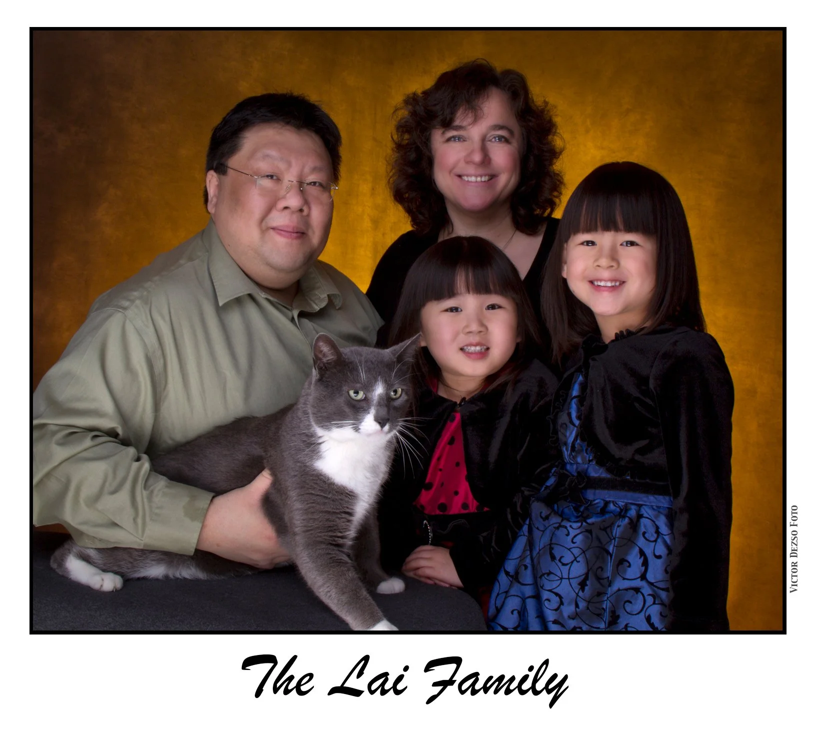 Lai Family_Dec 12_2010_7089_2_4x5s.jpg
