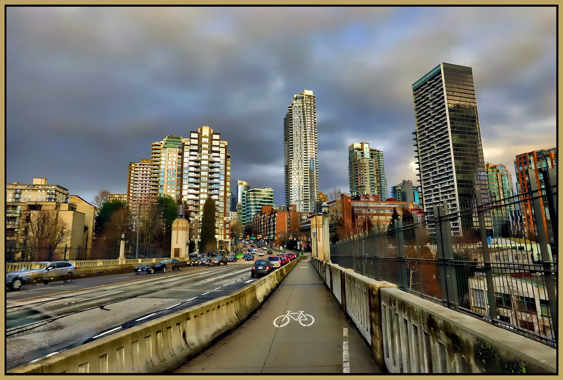 Burrard Bridge LkgN_Dec 30_2022_HDR_5D1891_peHdr2013_1_4x6s.jpg
