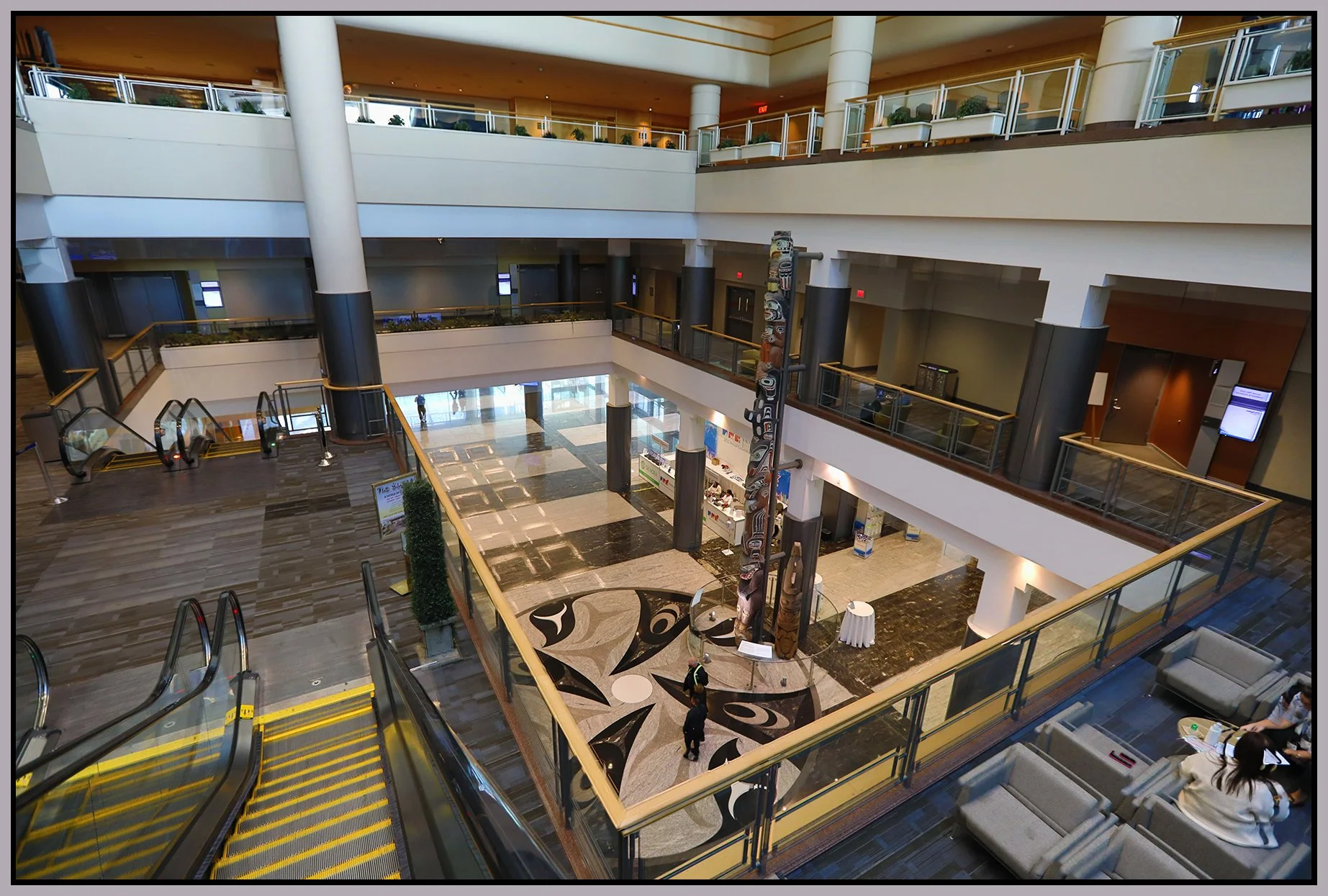 Canada Place Lobby_Sep 22_2022_HDR_5B9293_4x6s.jpg
