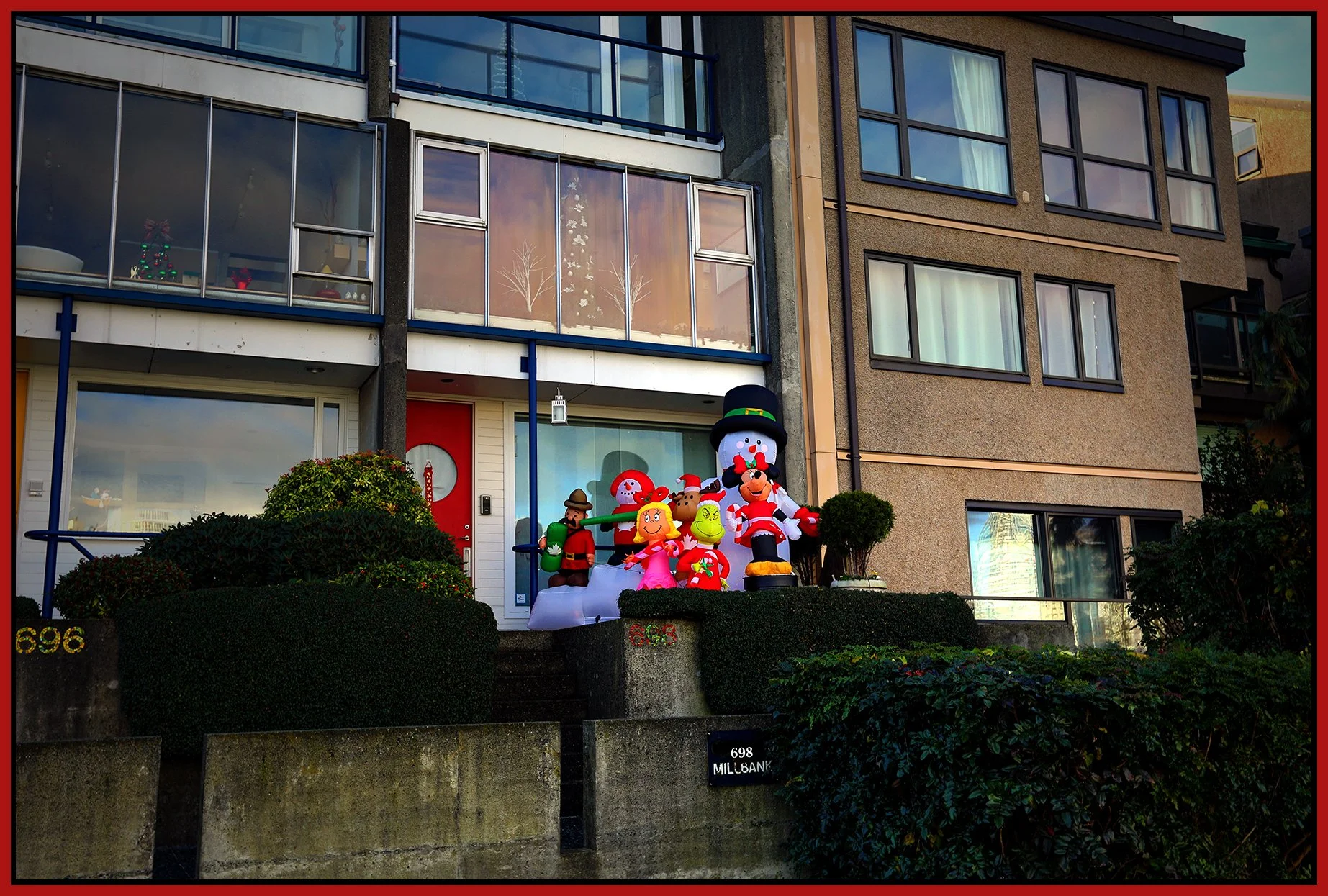 698 Millbank Xmas Decorations_Dec 15_2024_HDR_5E6729_peDrkImpct_4x6s.jpg