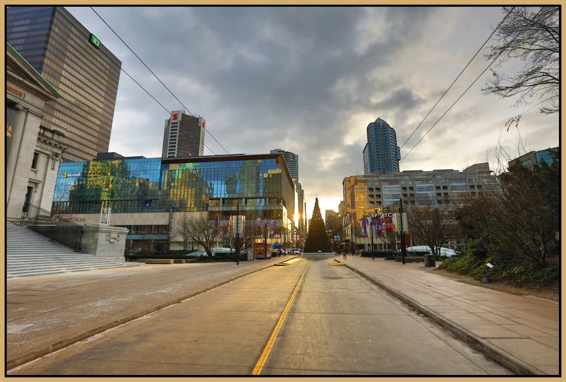 Robson St_Dec 17_2016_HDR_A2866_4x6s.jpg